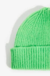 Bonnet Neon, Mackie
