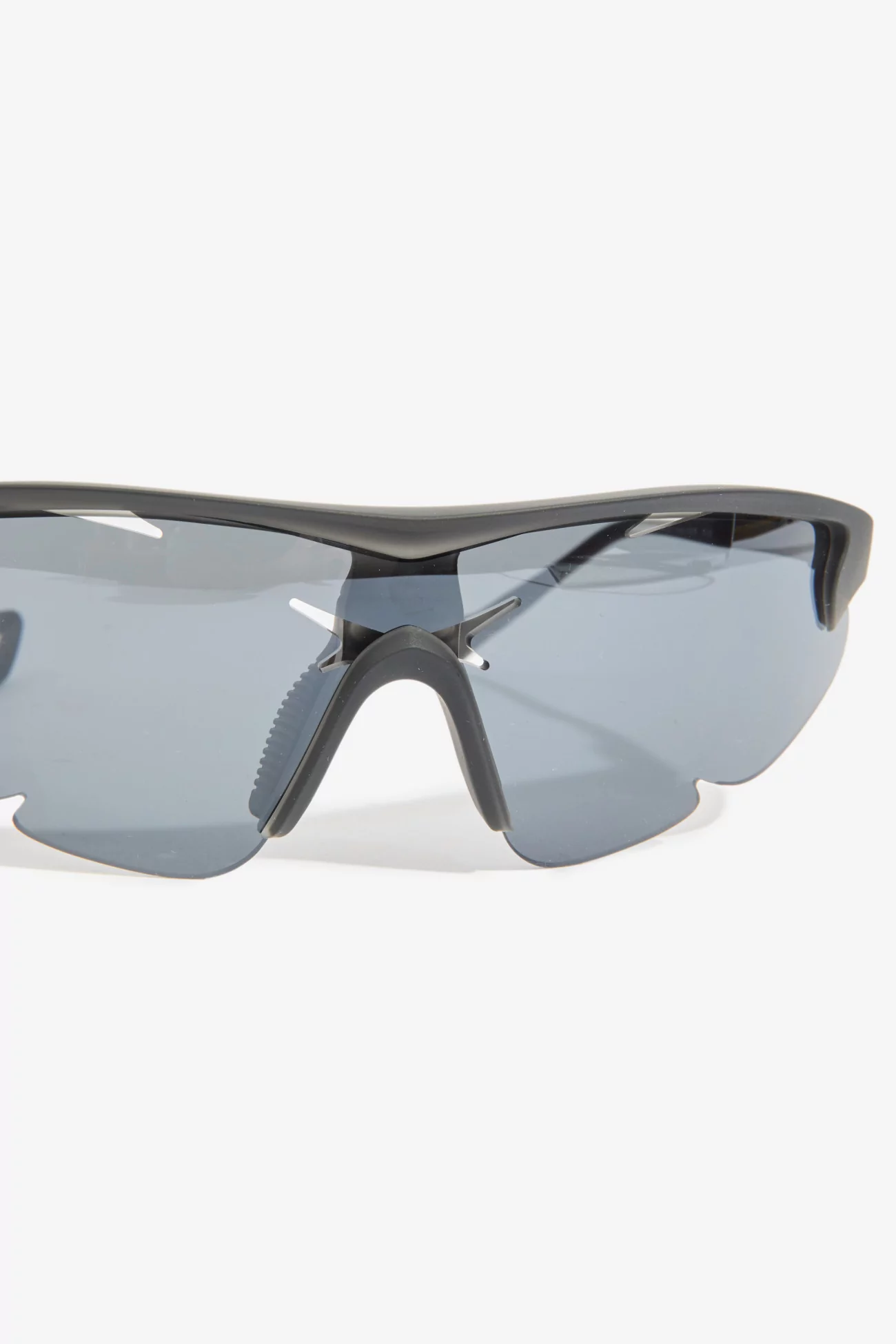 Discover District Vision Junya Racer PAF running sunglasses with D+ Onyx Mirror lens technology. 100% UV protection, shatterproo