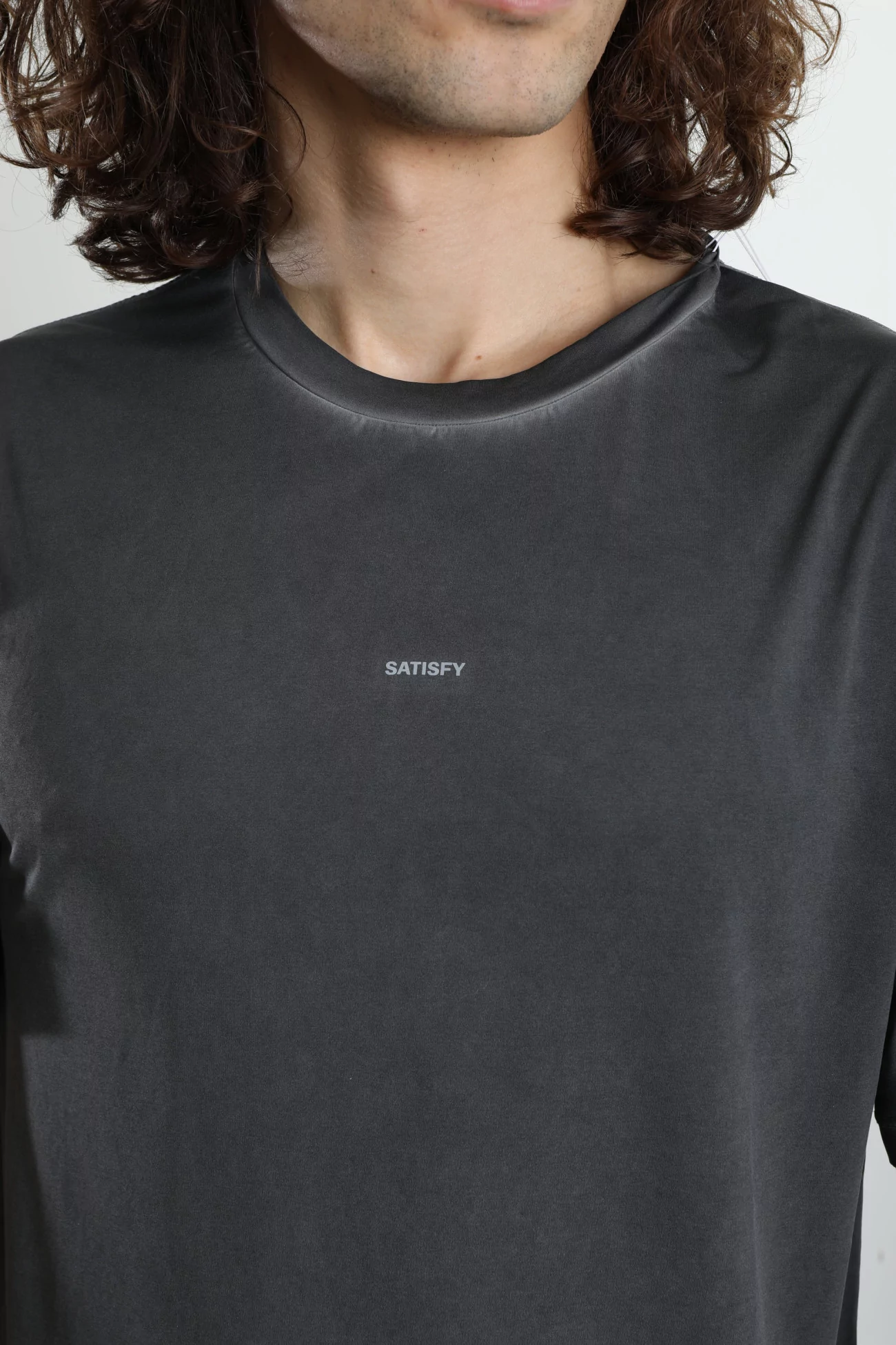 AuraLite Running T-Shirt Men SATISFY – Pigment Black | Centre Commercial