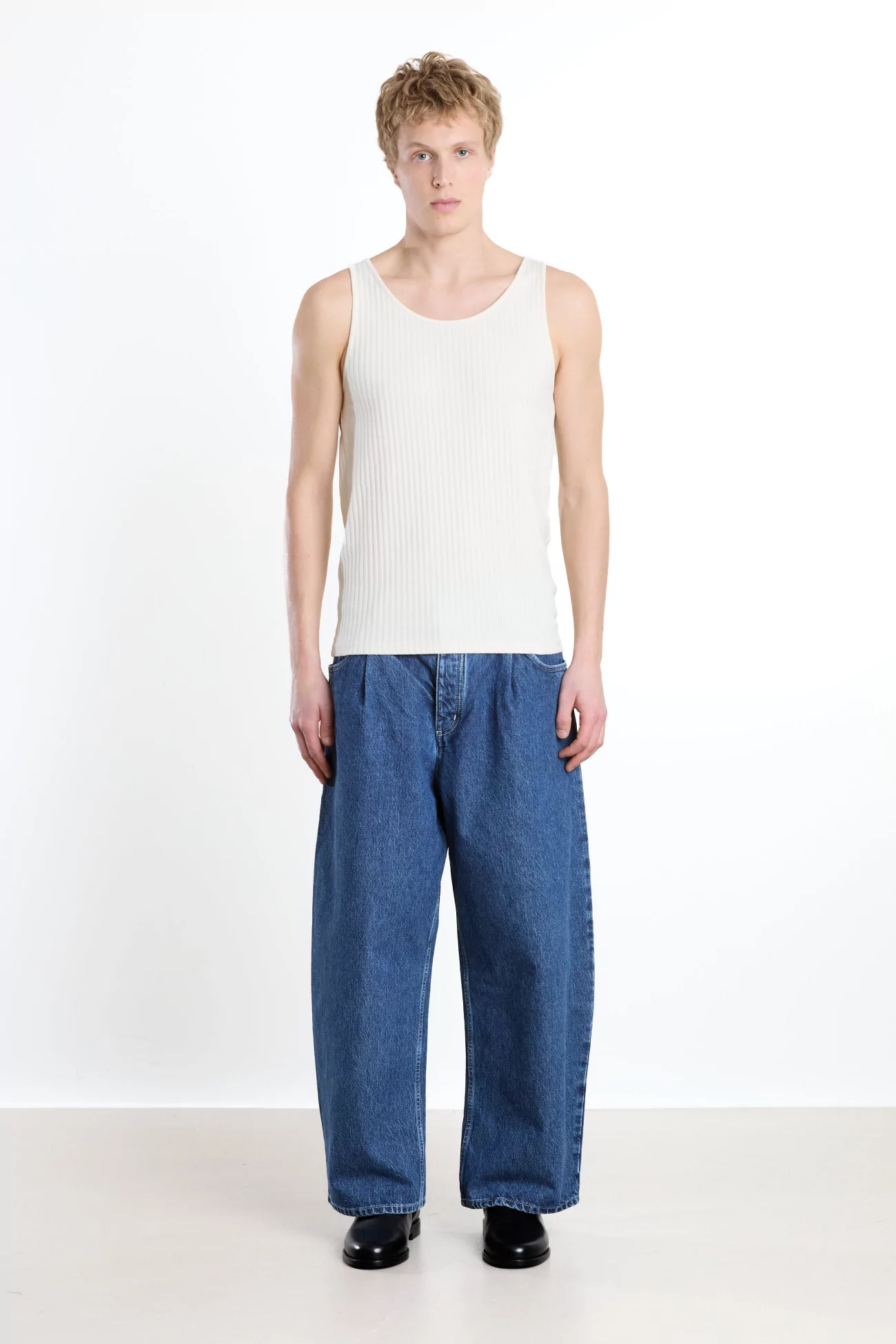 A Kind of Guise Duma Pleated Denim Jeans – Worn Denim | Centre Commercial