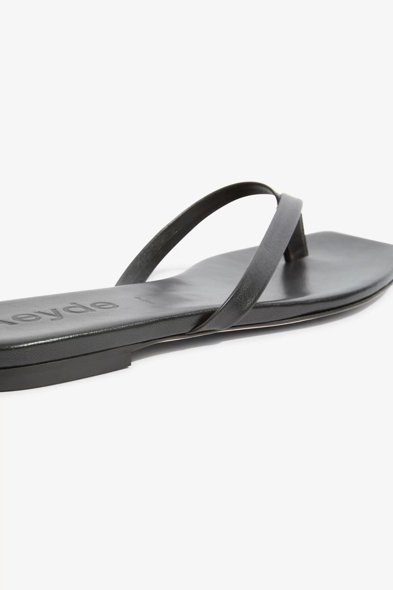 Aeyde Renee Nappa Leather Flat Sandals – Black | Centre Commercial