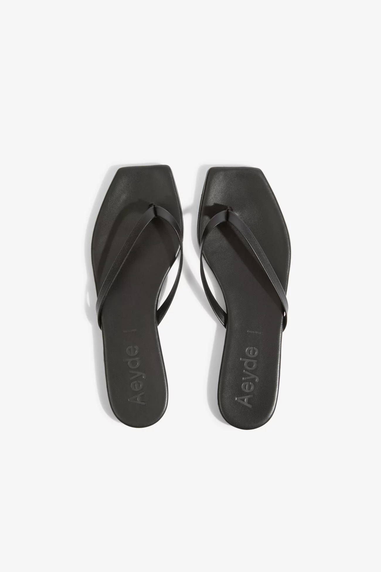 Aeyde Renee Nappa Leather Flat Sandals – Black | Centre Commercial