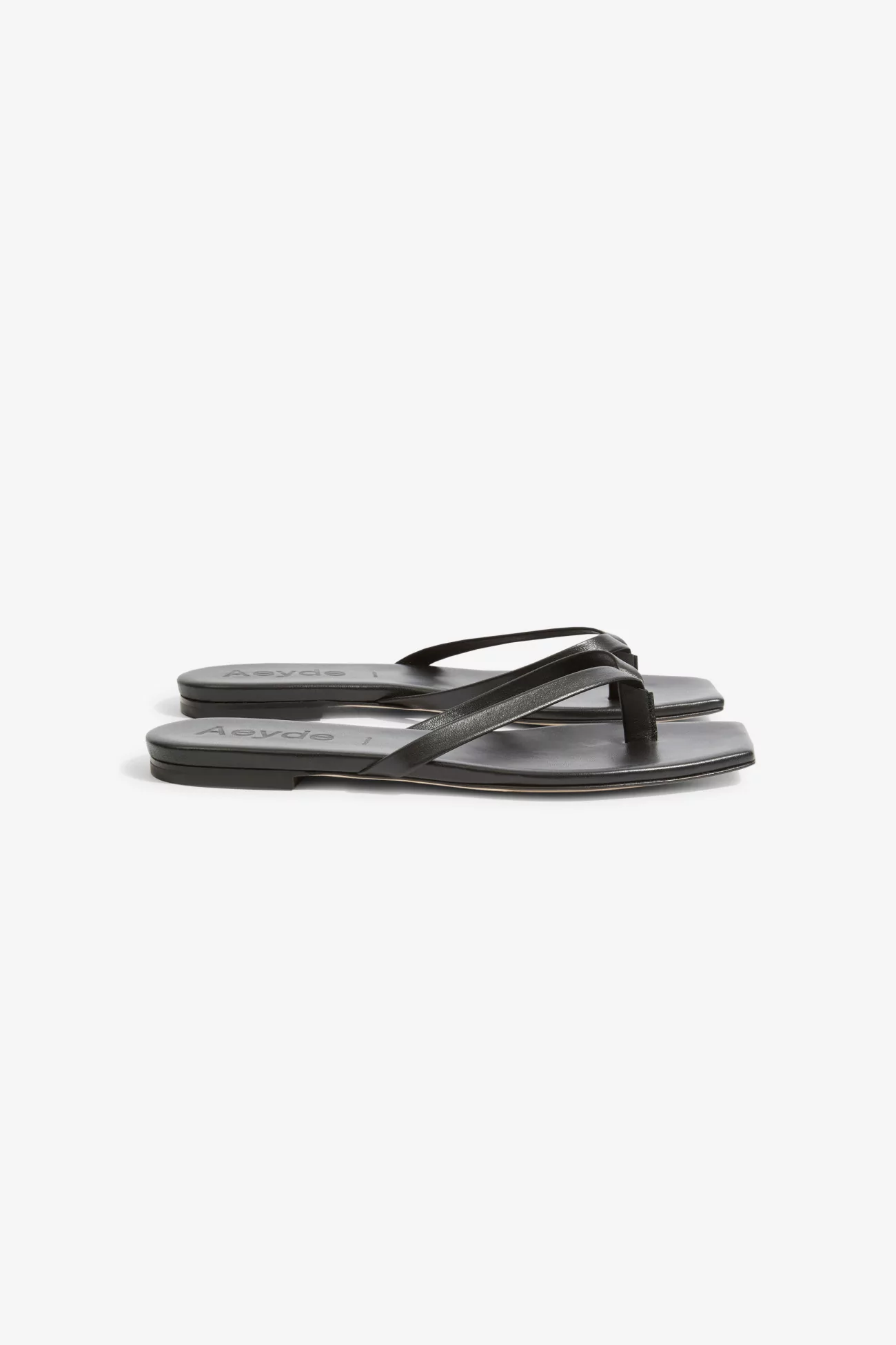 Aeyde Renee Nappa Leather Flat Sandals – Black | Centre Commercial