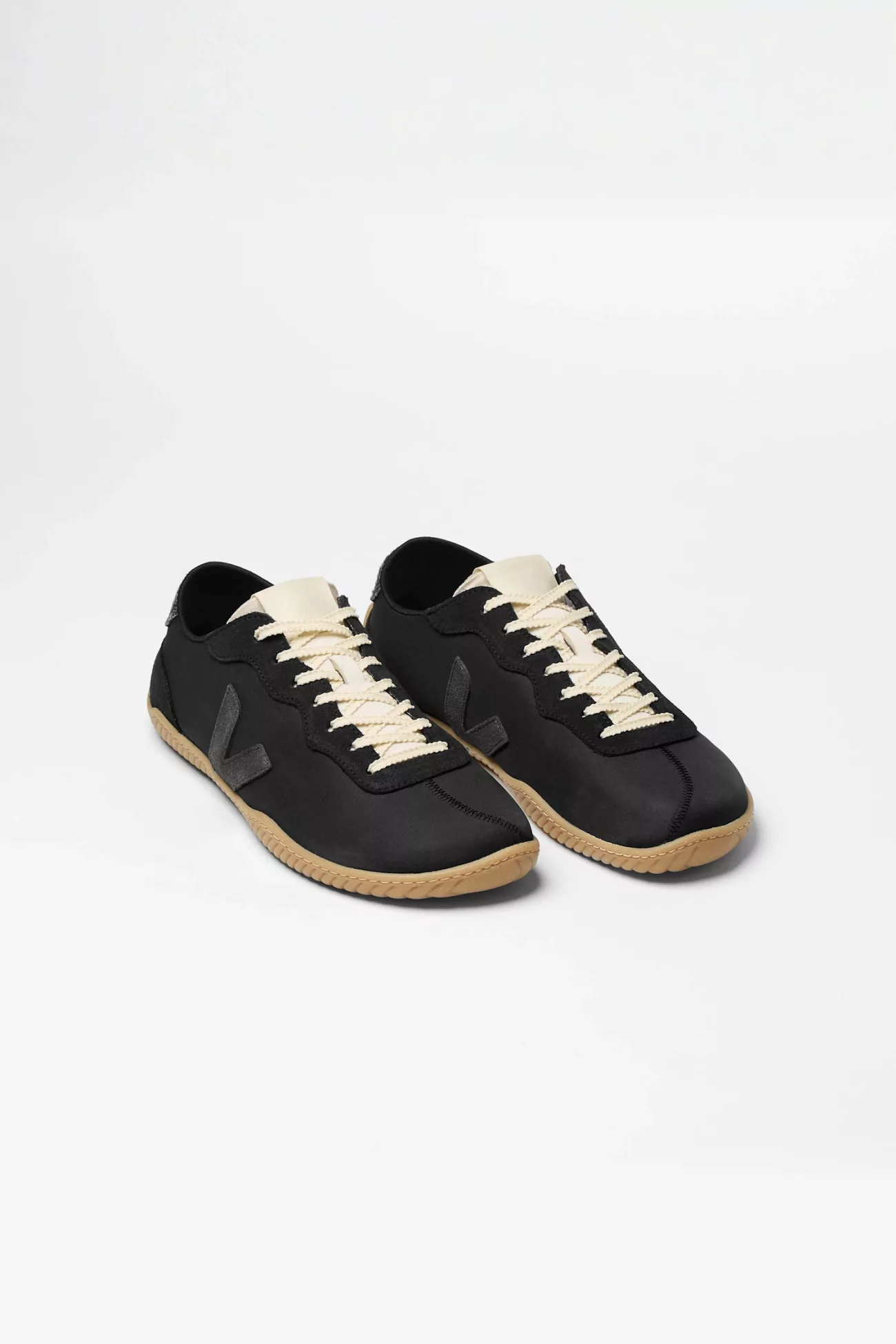 Veja x Baserange Nolyn Unisex Sneakers – Black | Centre Commercial