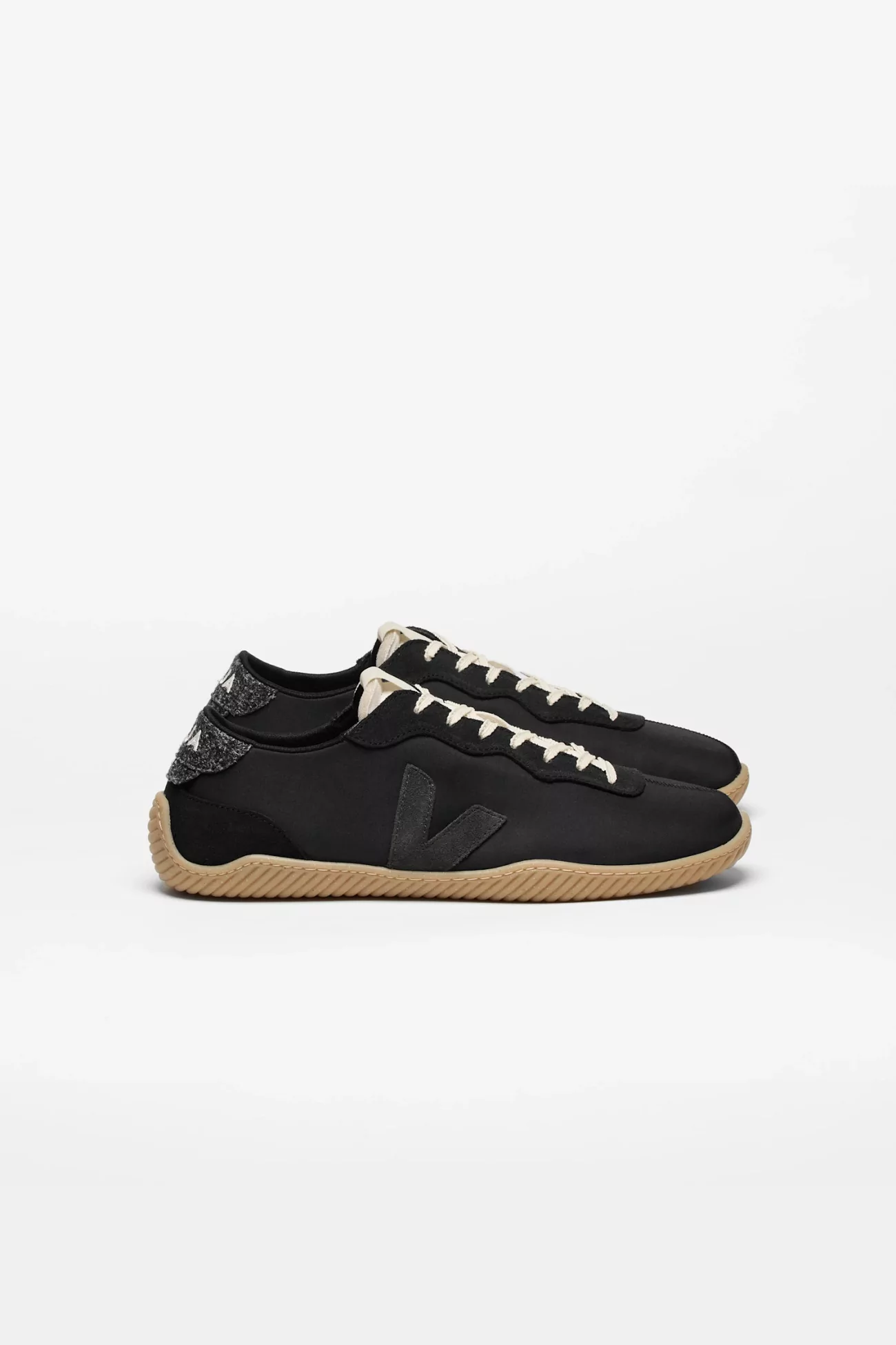 Veja x Baserange Nolyn Unisex Sneakers – Black | Centre Commercial