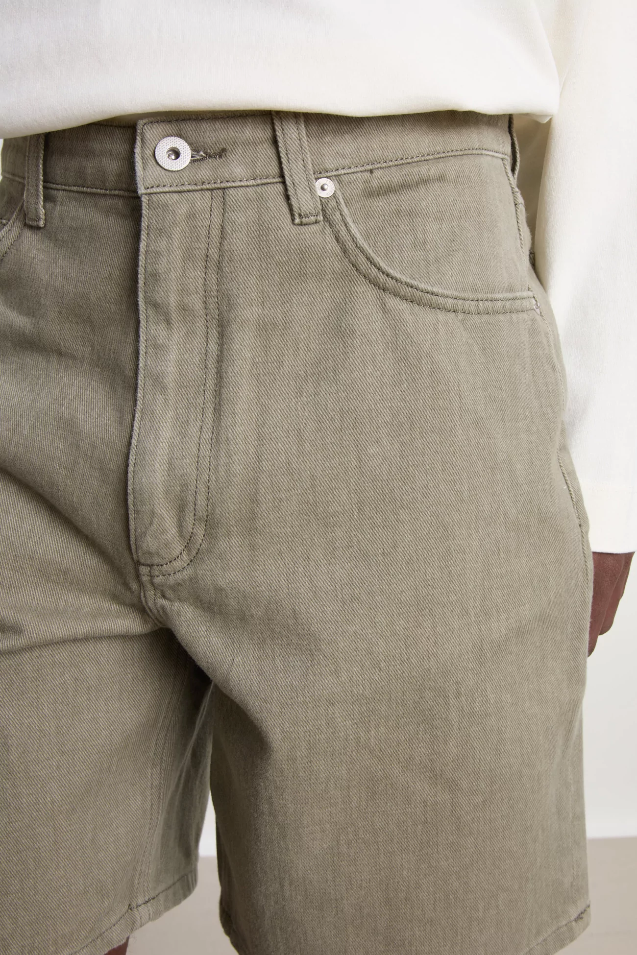 Short Norse Projects Korshavn Resist Dyed Twill – Vetiver | Centre Commercial