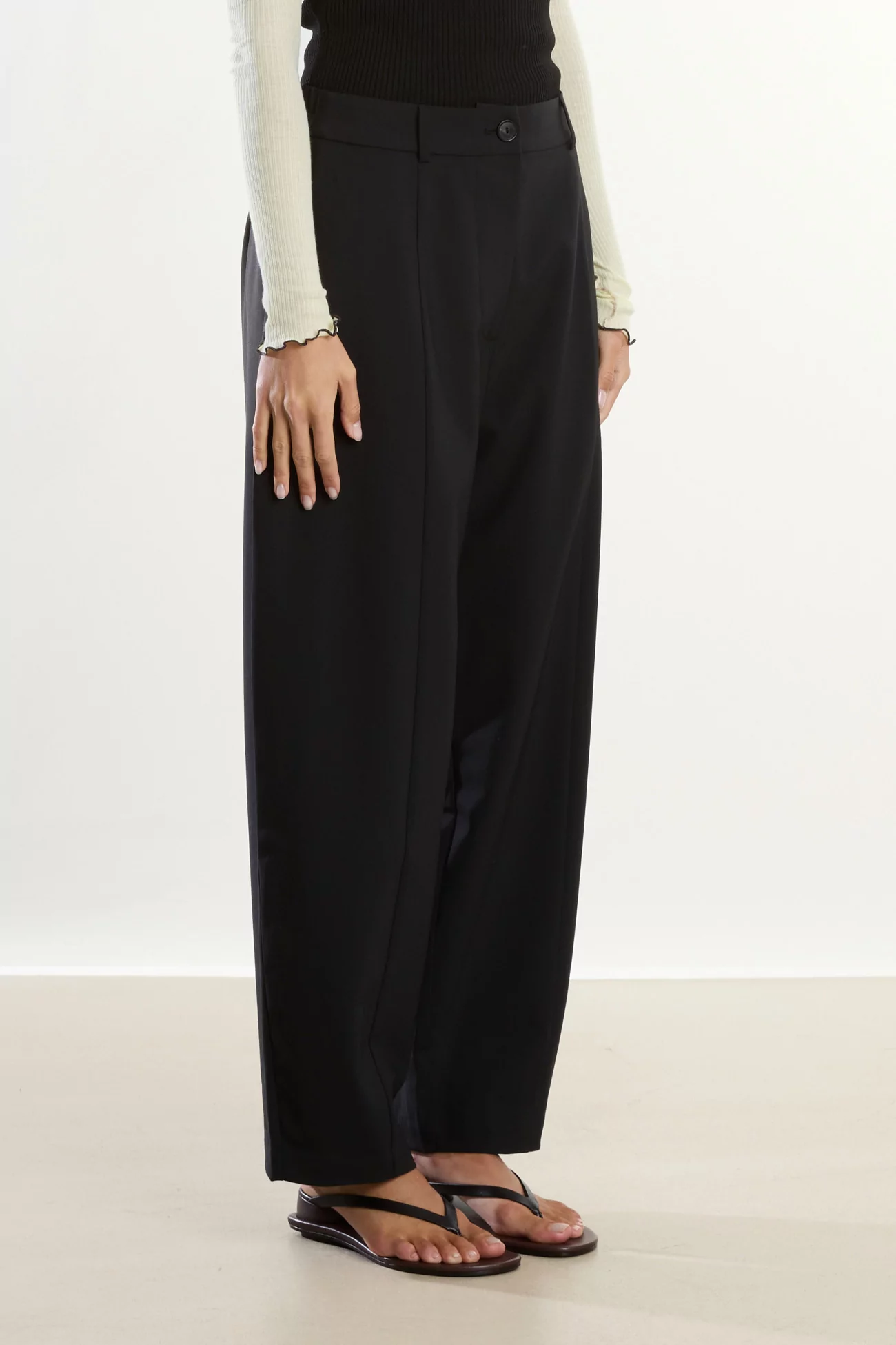 Cordera Tailored Barrel Pants Women – Black | Centre Commercial