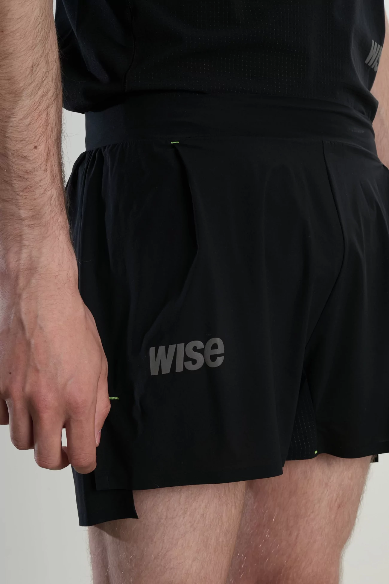 Wise 011 Ultra-Light 54 g Trail Running Short – Black | Centre Commercial