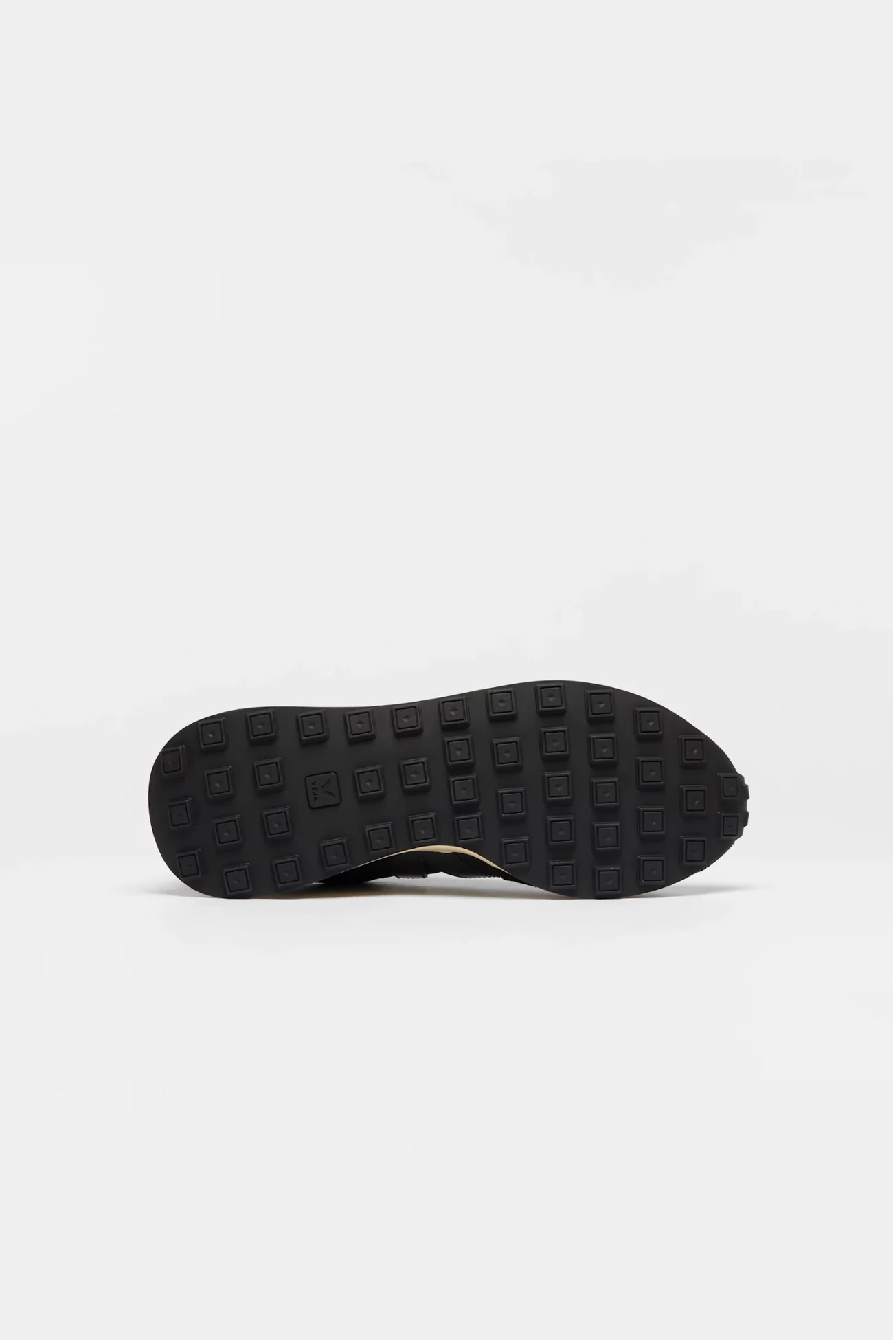 VEJA Rio Branco II Lite Nolyn – Black Grafite | Centre Commercial