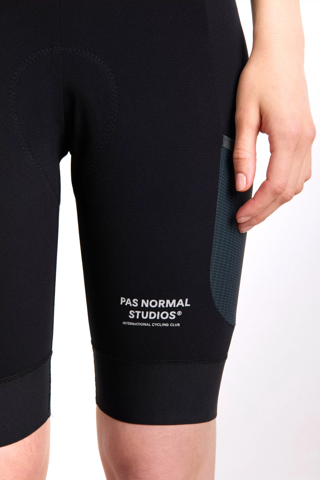 Pas Normal Studios Escapism Cargo Bibs Women – Black | Centre Commercial