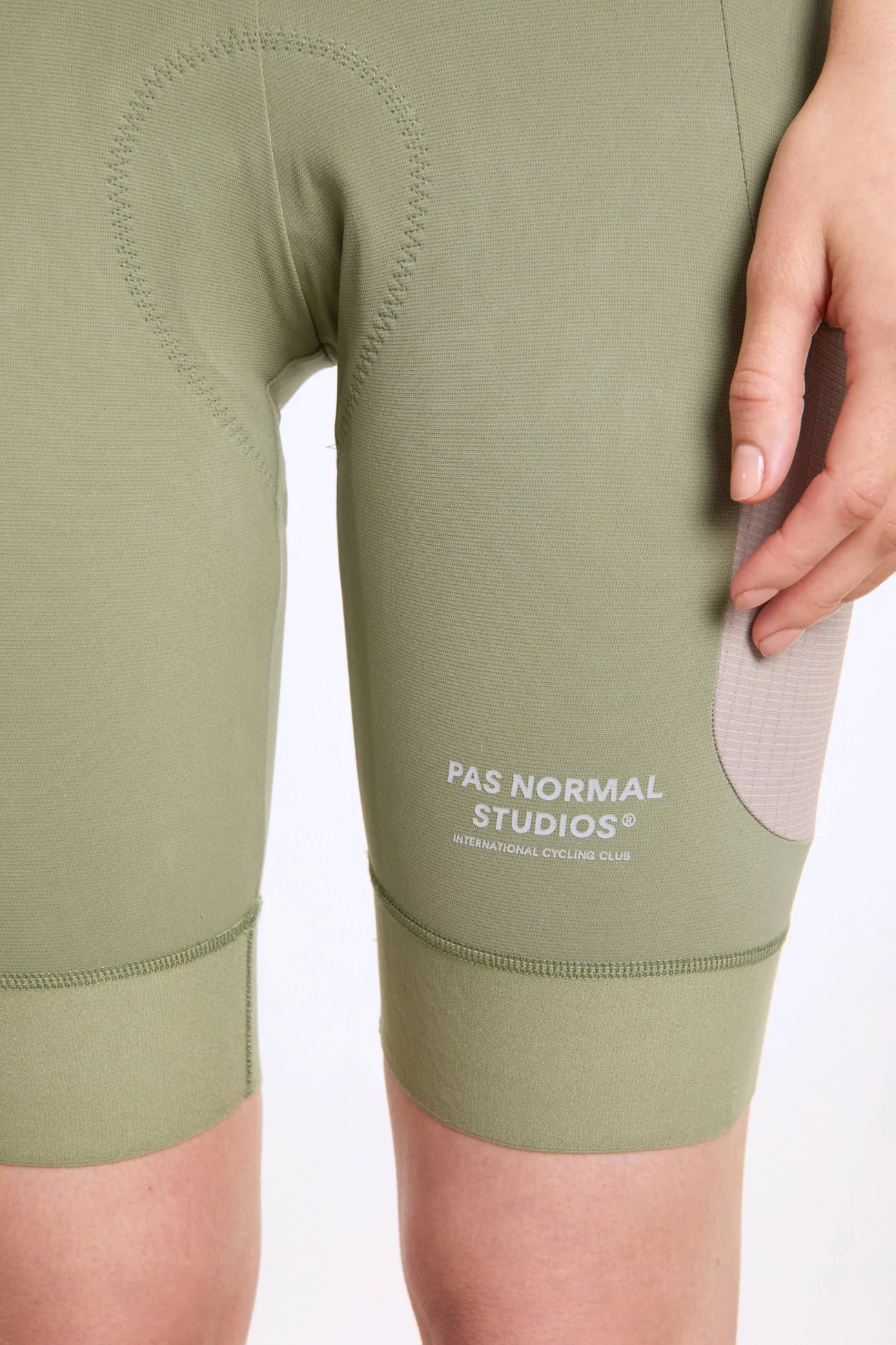 Pas Normal Studios Escapism Cargo Bibs Women – Light Olive | Centre Commercial