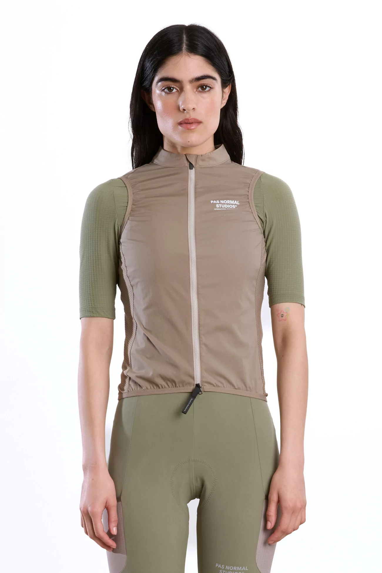 Gilet Cyclisme Femme Pas Normal Studios Mechanism Stow Away – Beige | Centre Commercial
