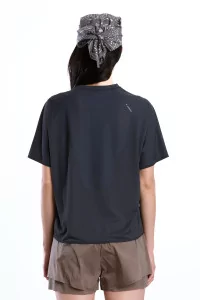 AuraLite™ UV Long Tee Satisfy Women – Black | Centre Commercial