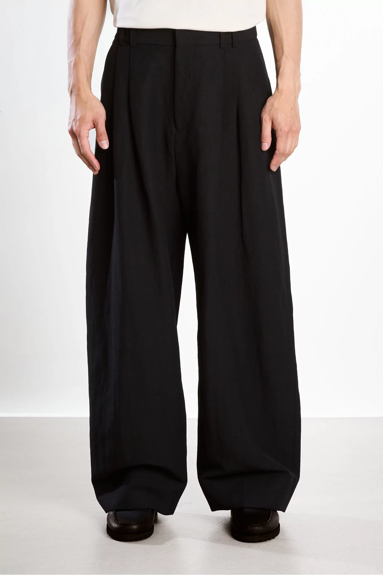 Studio Nicholson Line Linen Wool Pant – Black | Centre Commercial