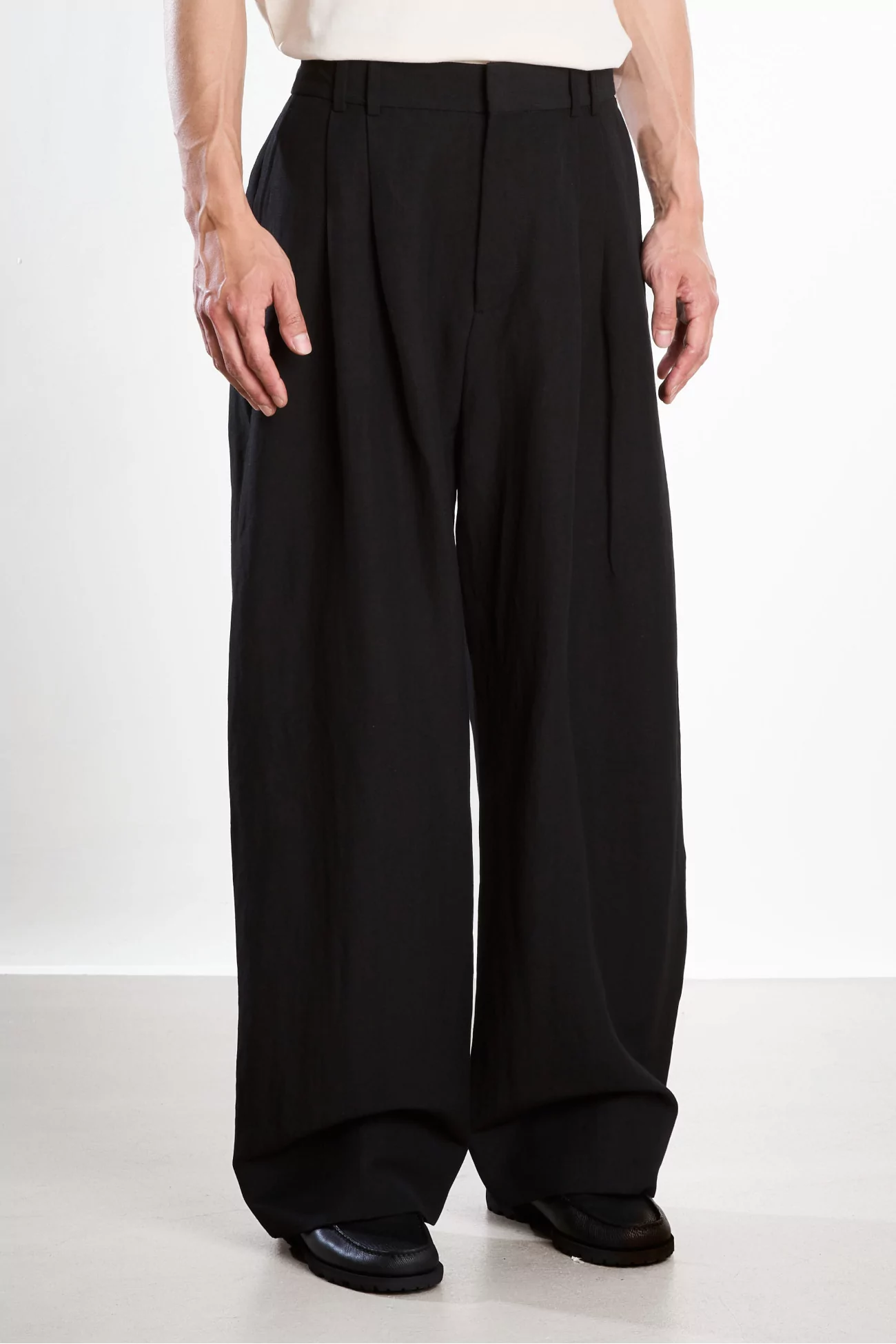 Studio Nicholson Line Linen Wool Pant – Black | Centre Commercial