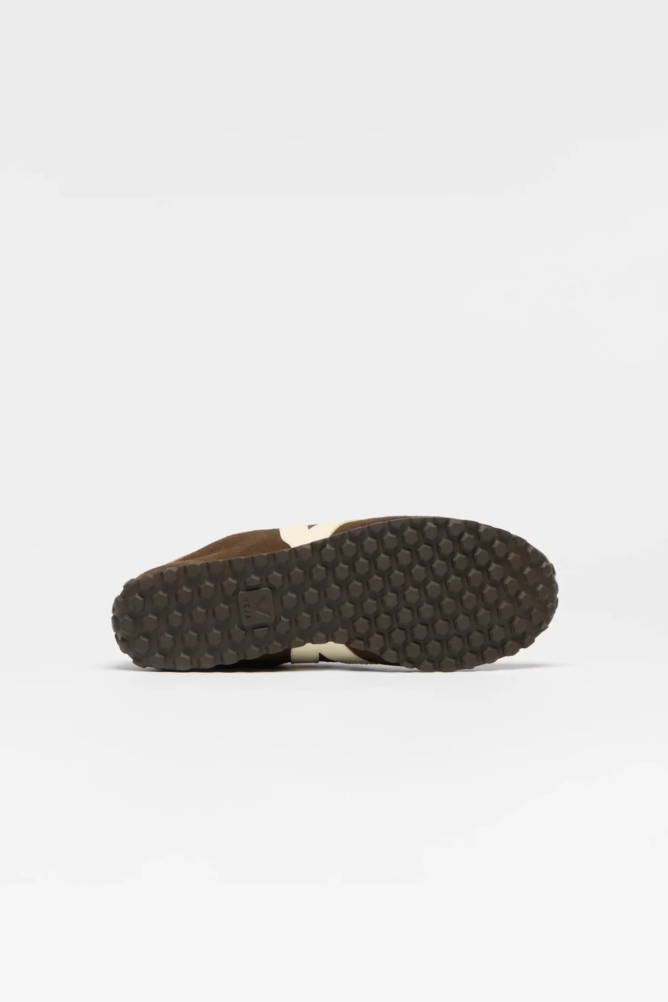 VEJA Cateyes Suede Trainers – Eagle Cashew | Centre Commercial