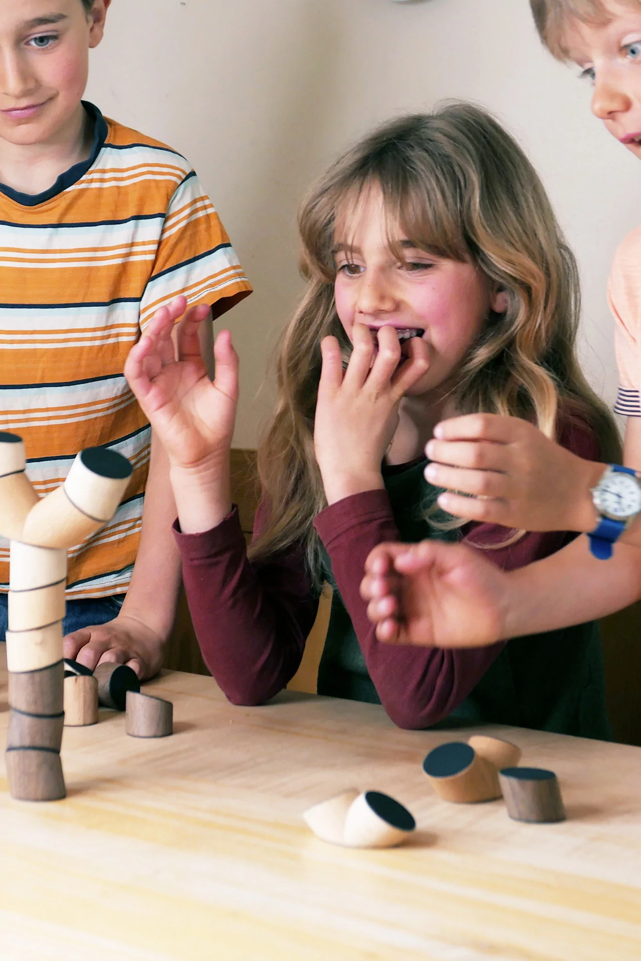 Loggos Wood Stacking Game M Set – Beech and Walnut | Centre Commercial