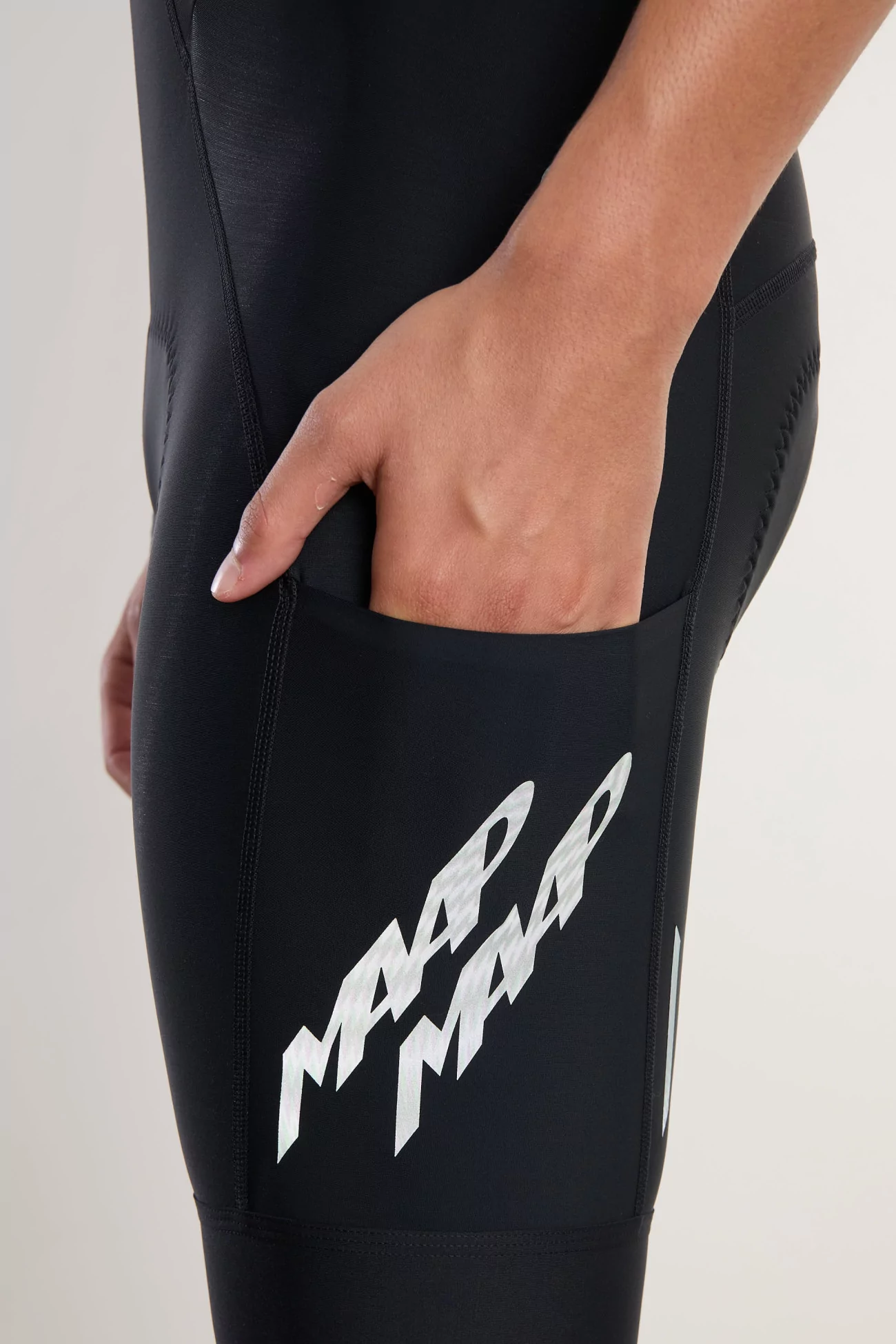 Men's Spectrum Team Bib Evo Cargo Short MAAP – Black/Hologram | Centre Commercial