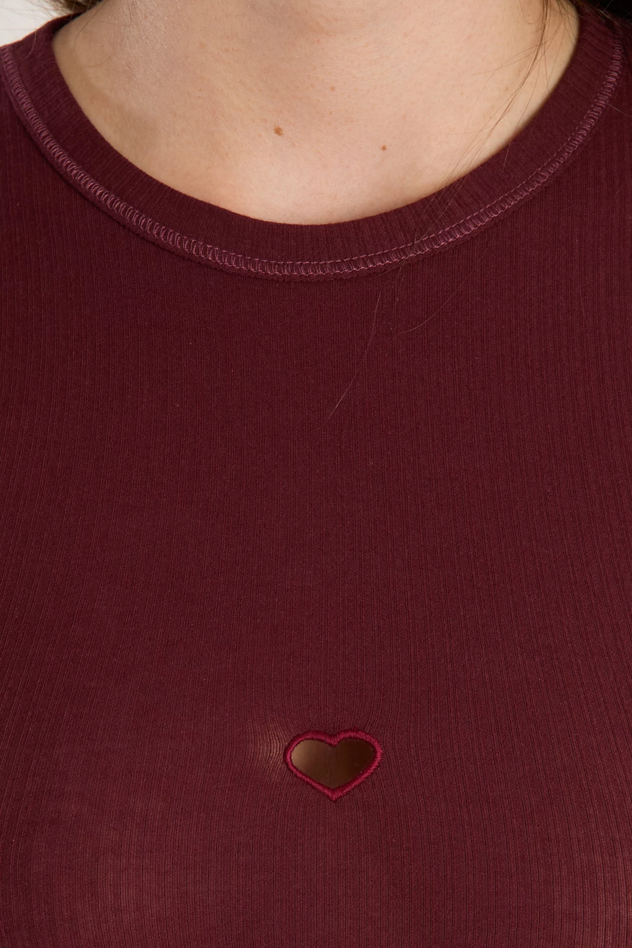 Heart Tee Organic Cotton Heart Cut-Out – Nara Red | Centre Commercial