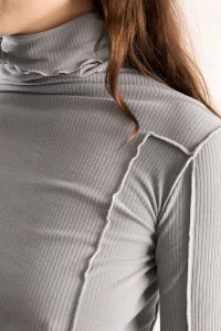 Omato Turtleneck Organic Cotton Mineral Dye – Elie Grey | Centre Commercial