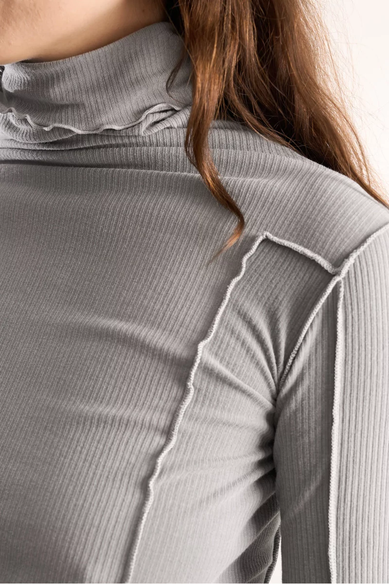Omato Turtleneck Organic Cotton Mineral Dye – Elie Grey | Centre Commercial