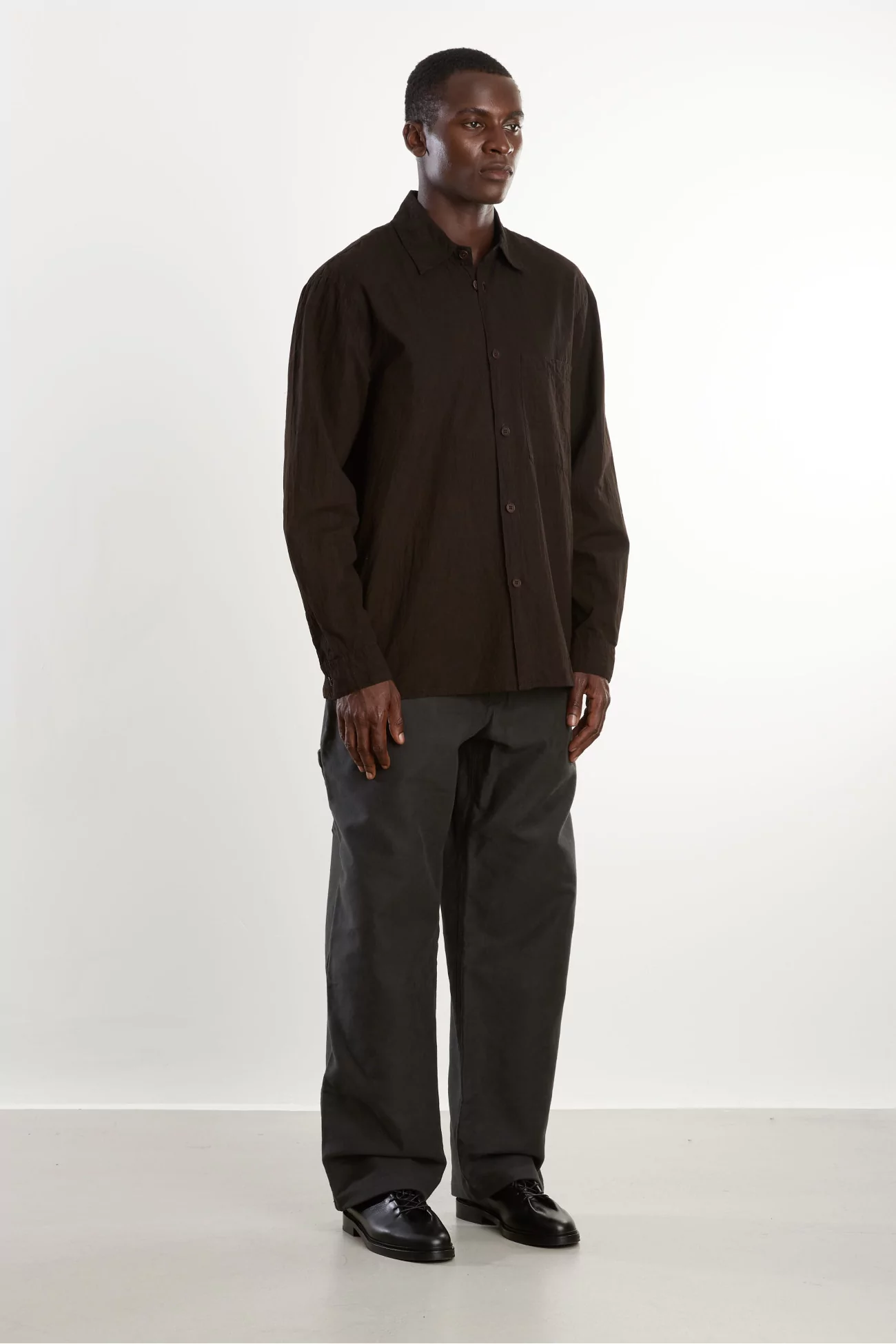 MAN-TLE OD Shirt Mud-Dyed Cotton Linen – Dark Mud | Centre Commercial