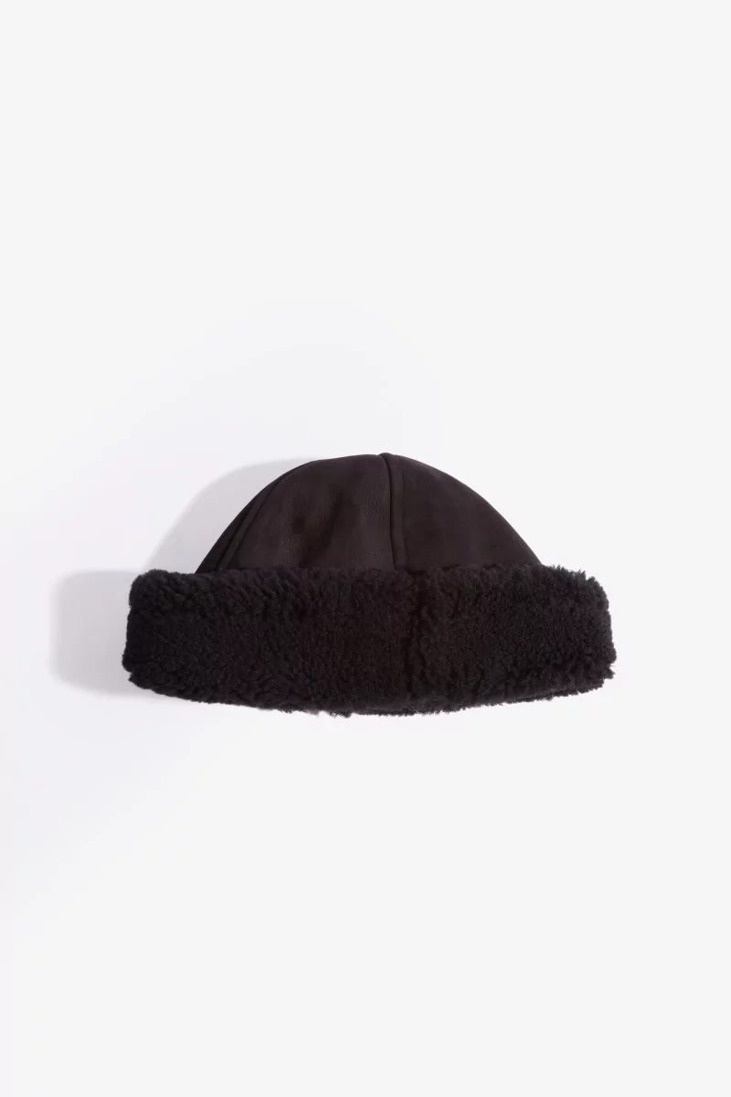 Cawley Curly Sheepskin Cap – Black | Centre Commercial