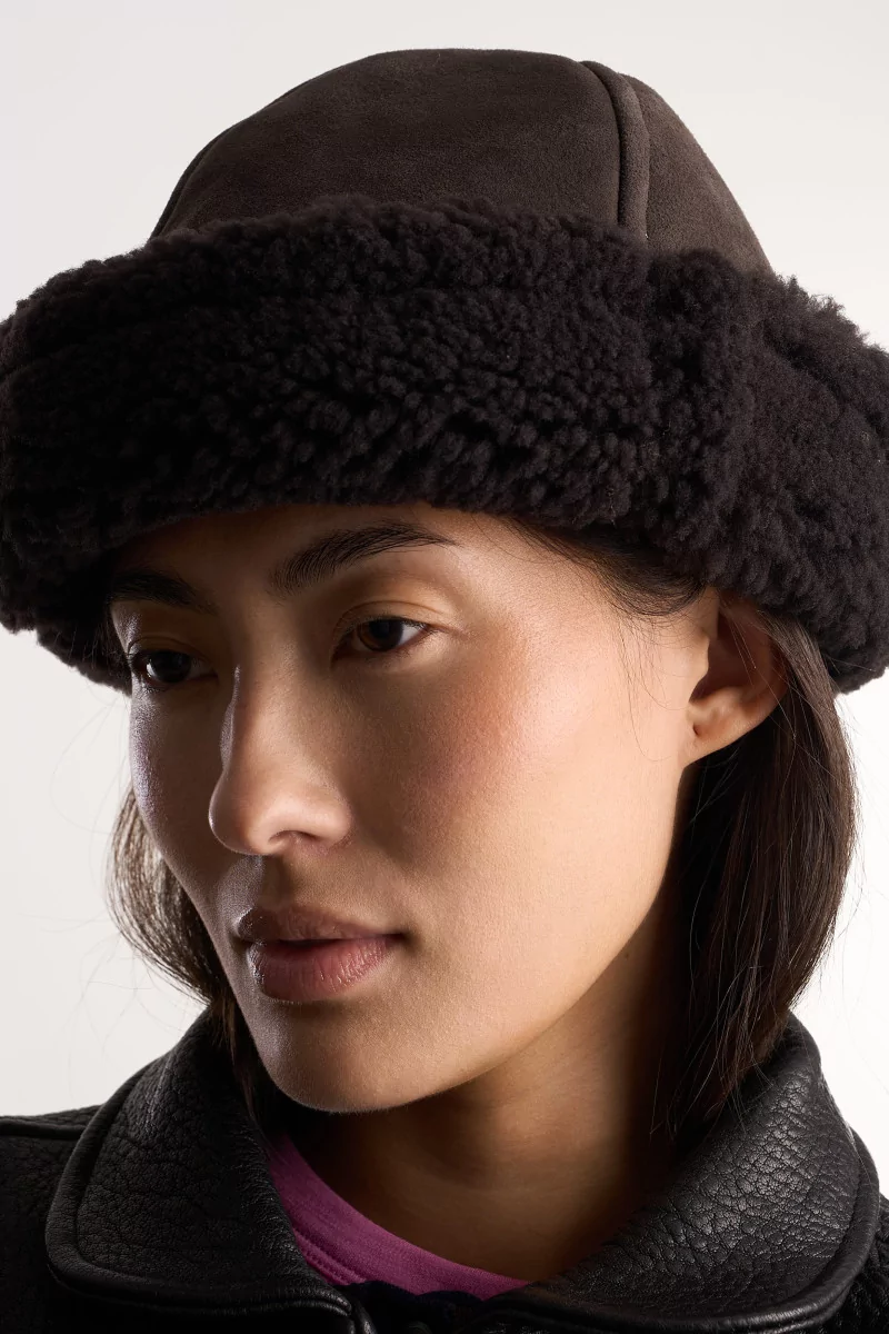 Cawley Curly Sheepskin Cap – Black | Centre Commercial