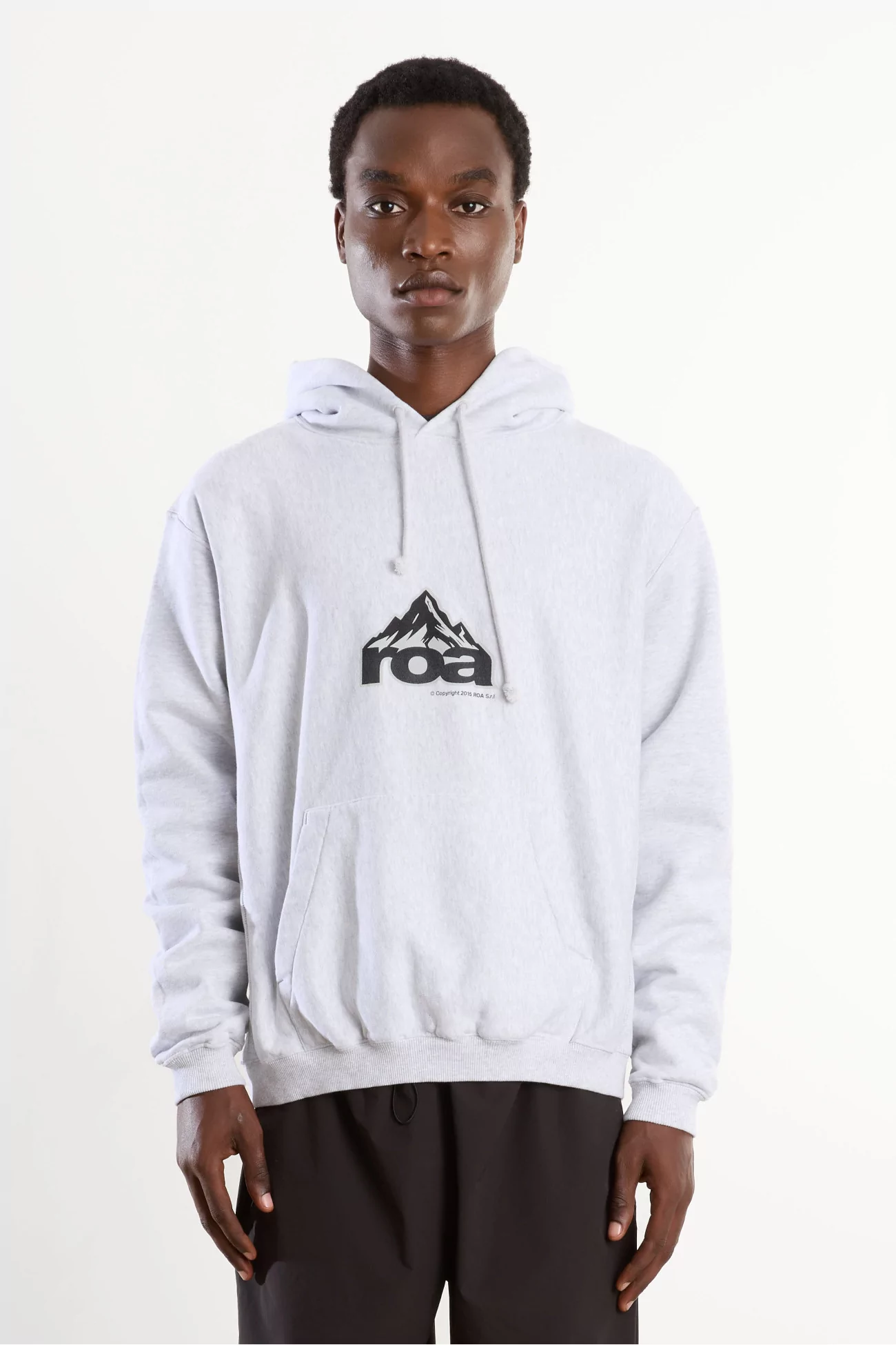 Sweat à Capuche Coton Bio ROA Mountain Logo – Light Grey | Centre Commercial