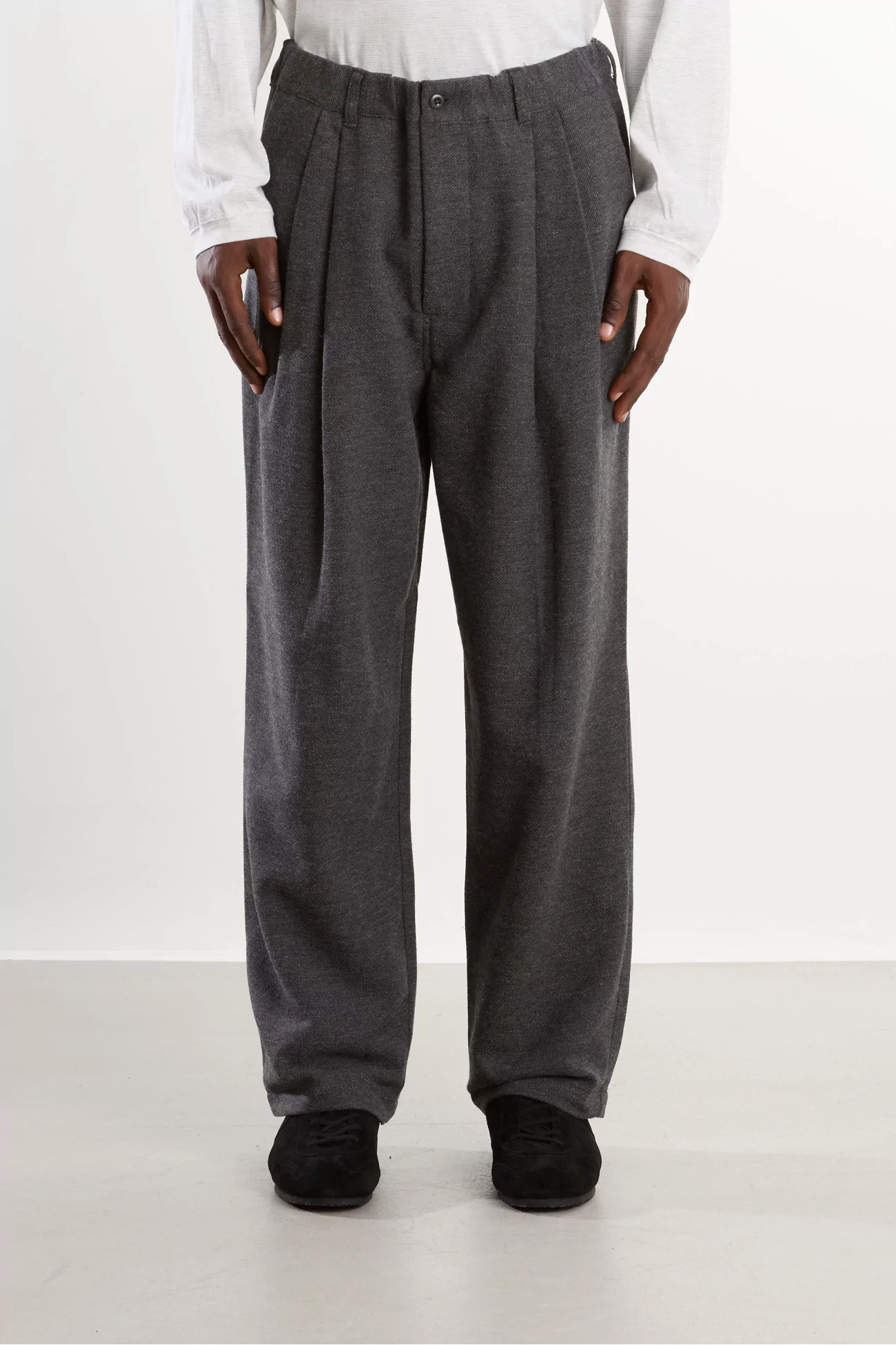Pantalon laine mélangée à plis Homme Grey – Still By Hand