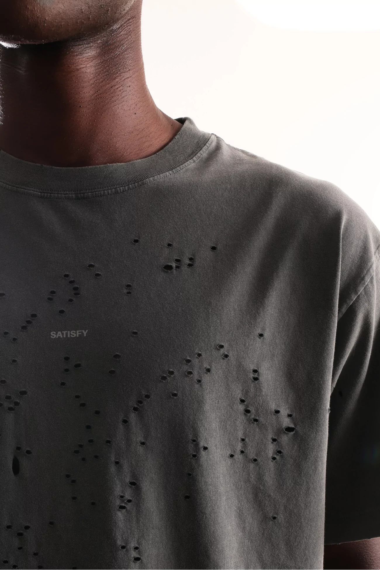 T-Shirt Satisfy MothTech Coton Bio Homme – Faded Black | Centre Commercial