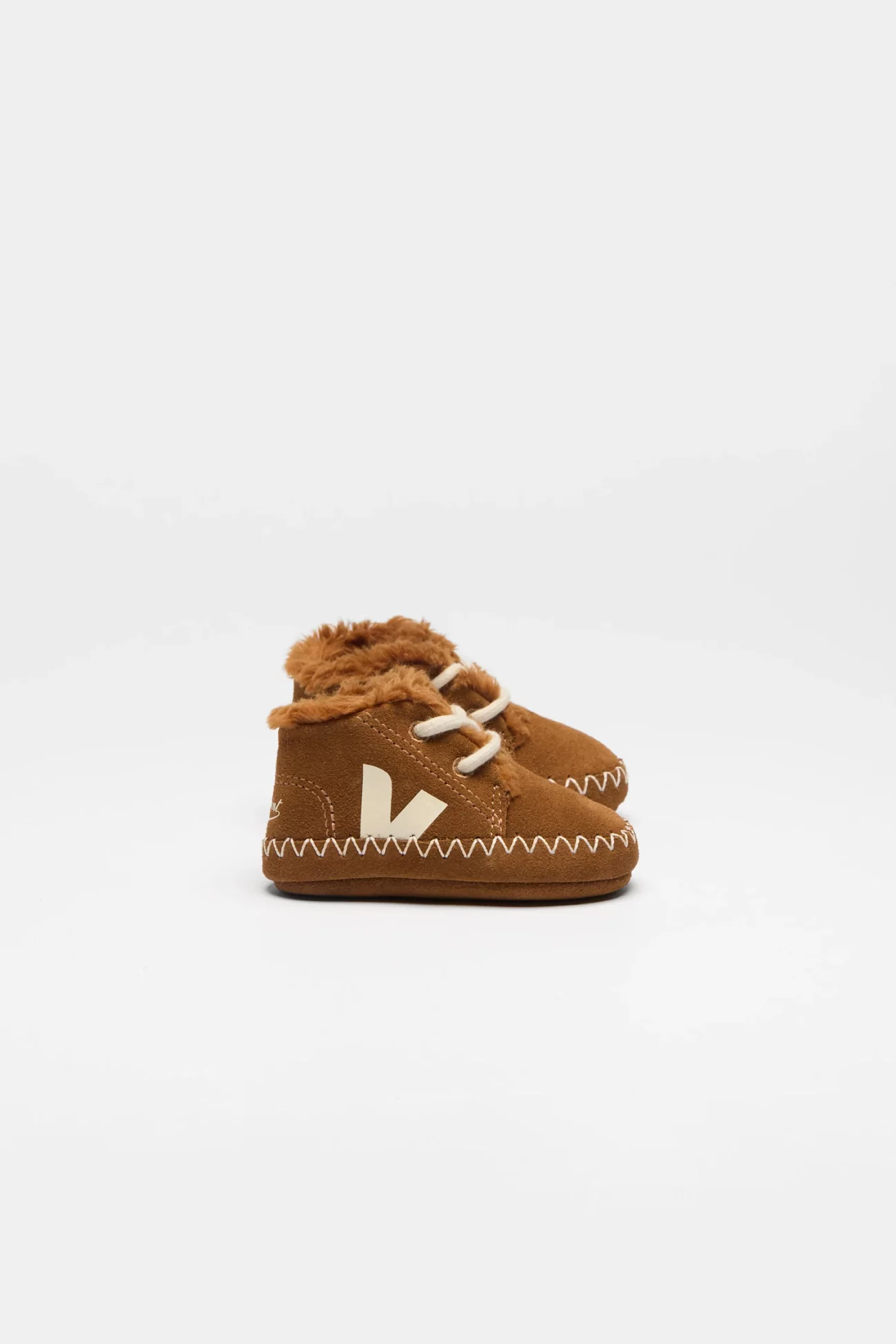 Chaussons Bébé VEJA x Bonpoint Suède – Cognac Cashew | Centre Commercial