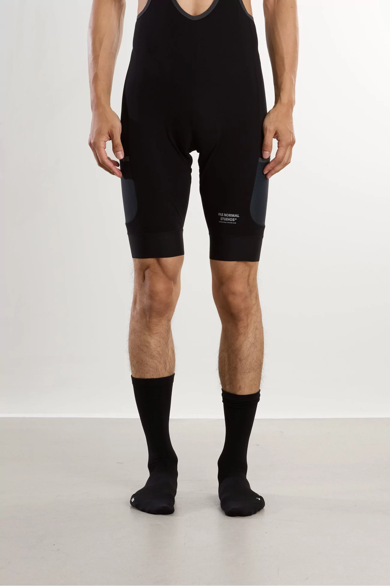 Gravel Escapism Cargo Bibs – Black | Centre Commercial