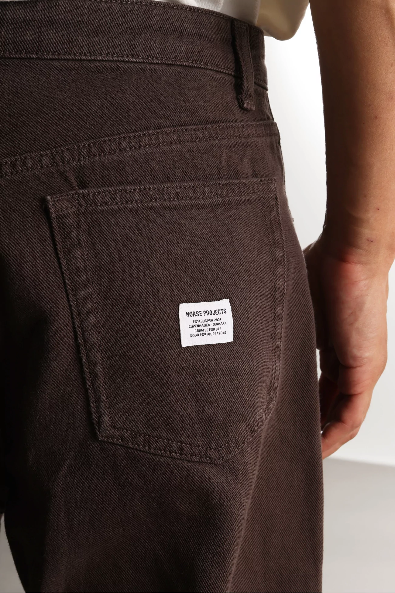 Cotton Twill Korshavn Trousers – Delicioso Brown | Centre Commercial