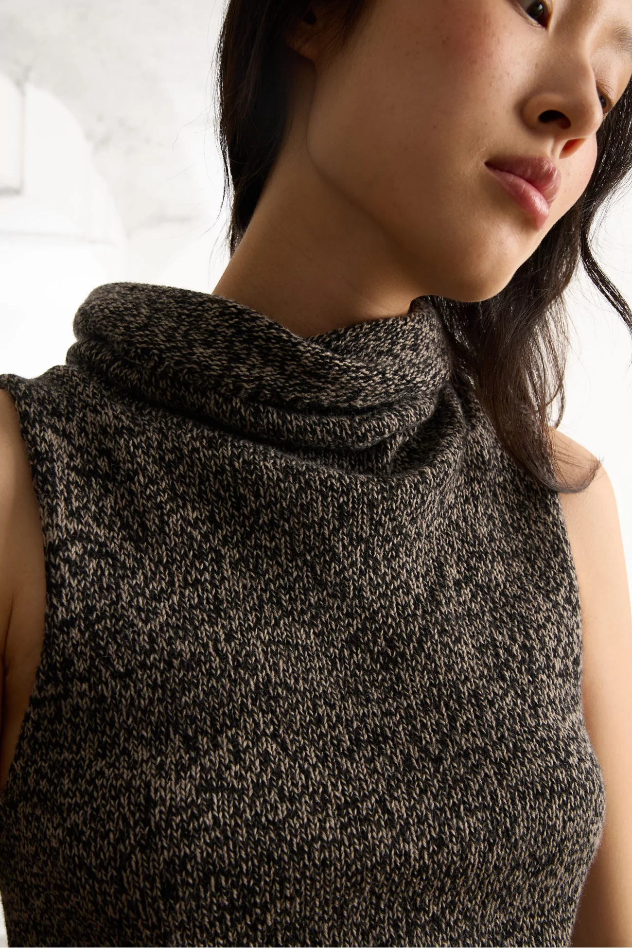Recycled Cashmere Kem Turtleneck Vest – Black Camel Melange | Centre Commercial
