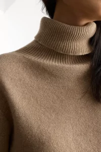 Recycled Cashmere Tier Turtleneck – Camel | Centre Commercial