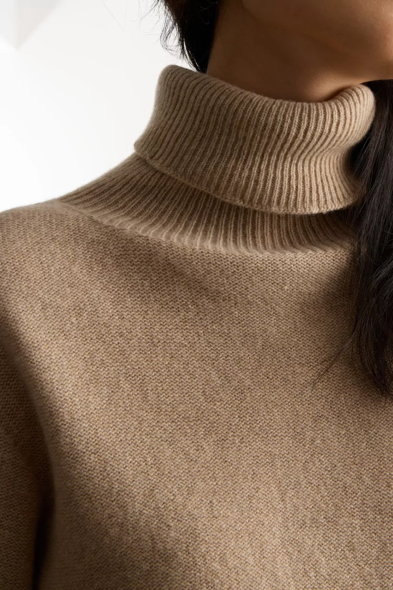 Recycled Cashmere Tier Turtleneck – Camel | Centre Commercial