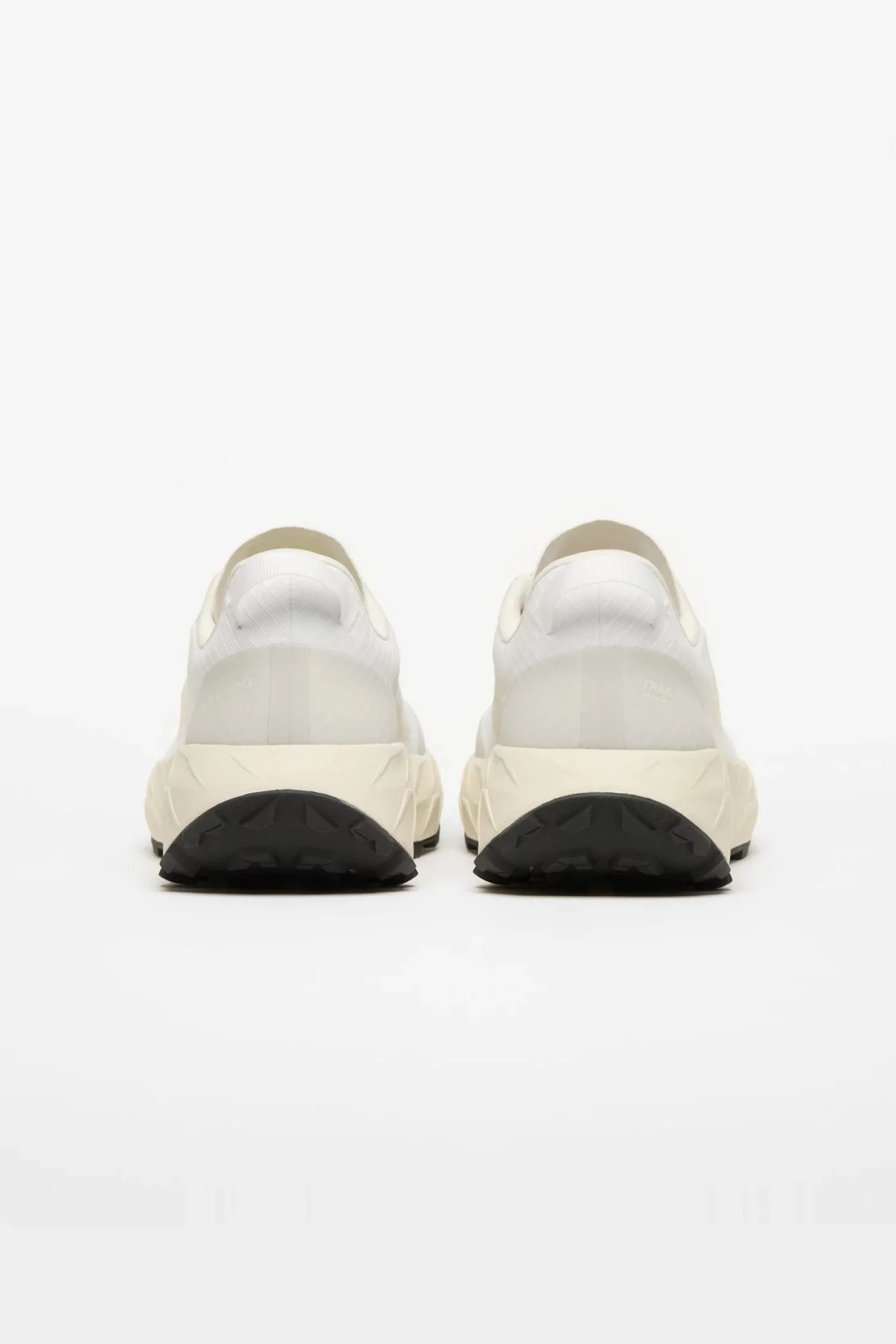 VEJA Harpie Trail Aeroshell – White Cashew | Centre Commercial