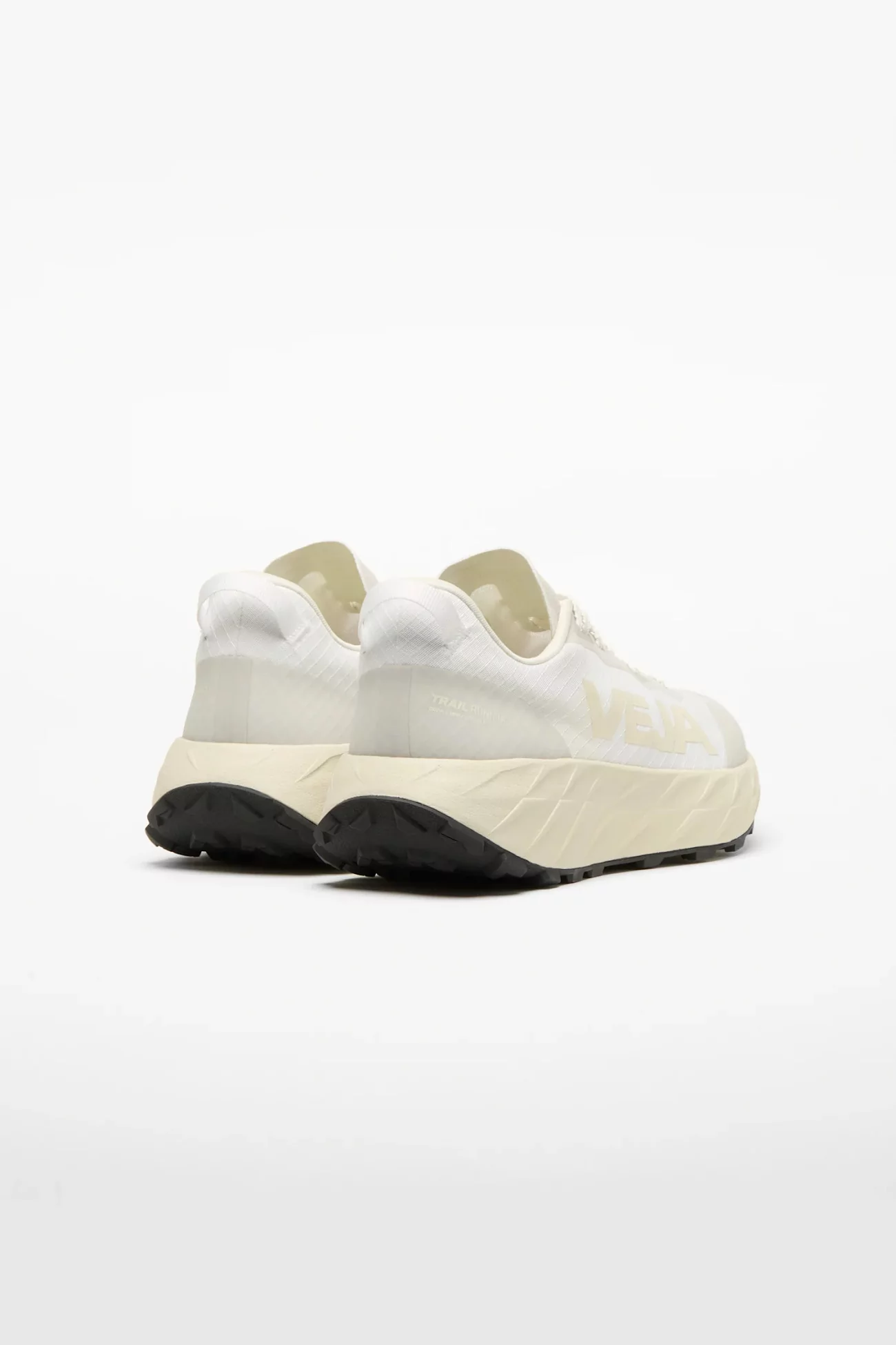 VEJA Harpie Trail Aeroshell – White Cashew | Centre Commercial