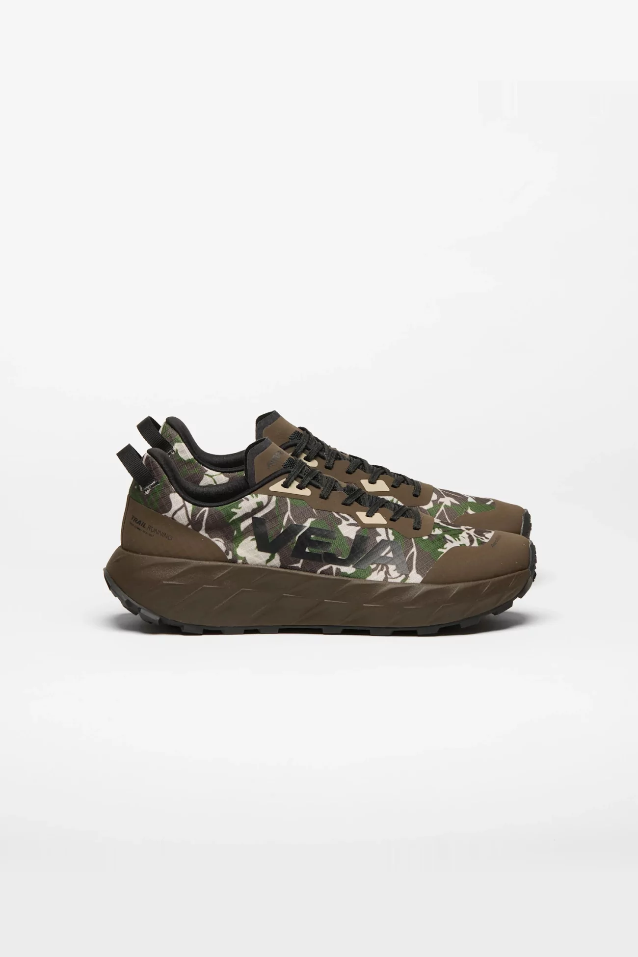 VEJA Harpie Trail Aeroshell – Floral Camo | Centre Commercial
