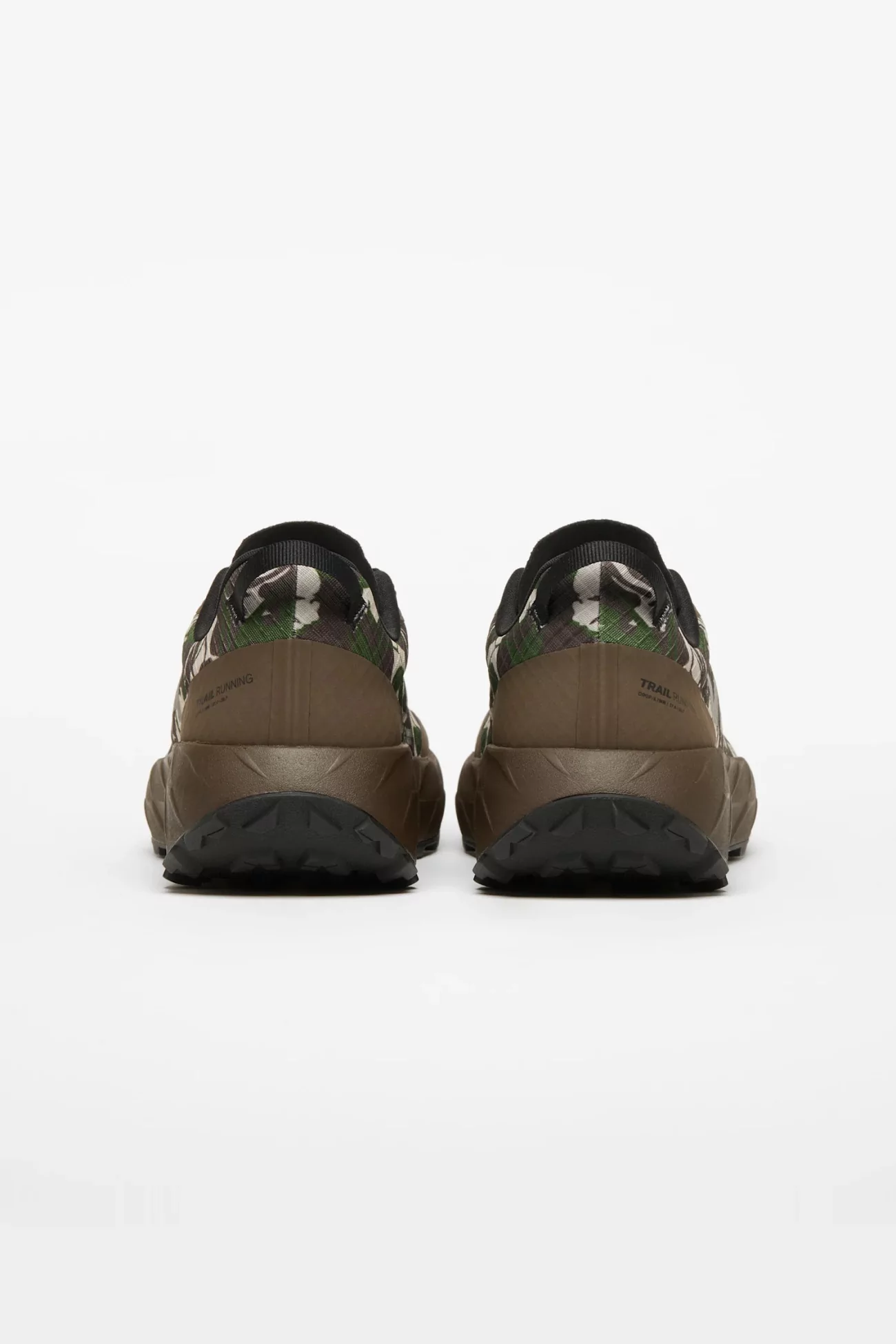 VEJA Harpie Trail Aeroshell – Floral Camo | Centre Commercial