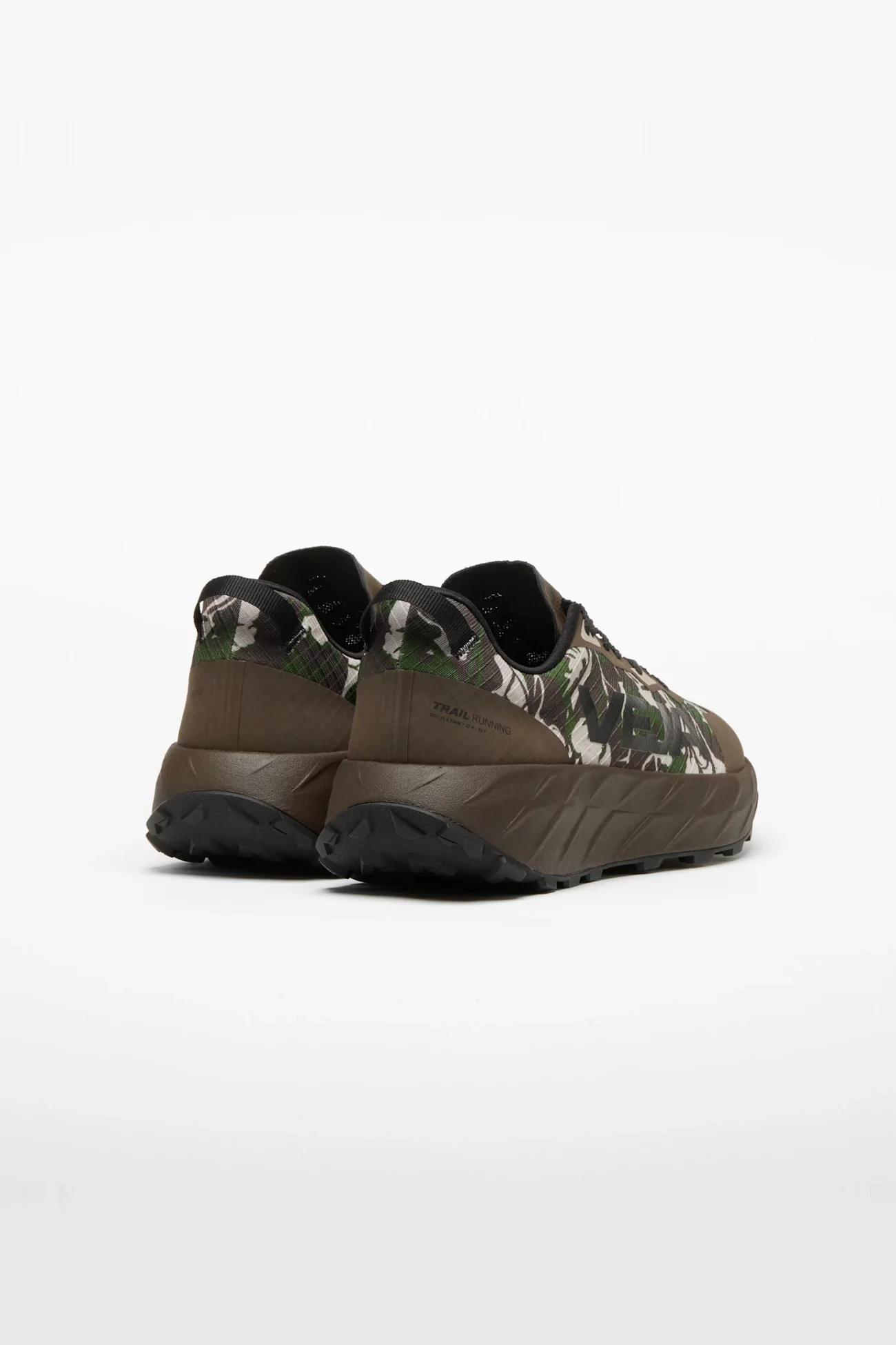 VEJA Harpie Trail Aeroshell – Floral Camo | Centre Commercial