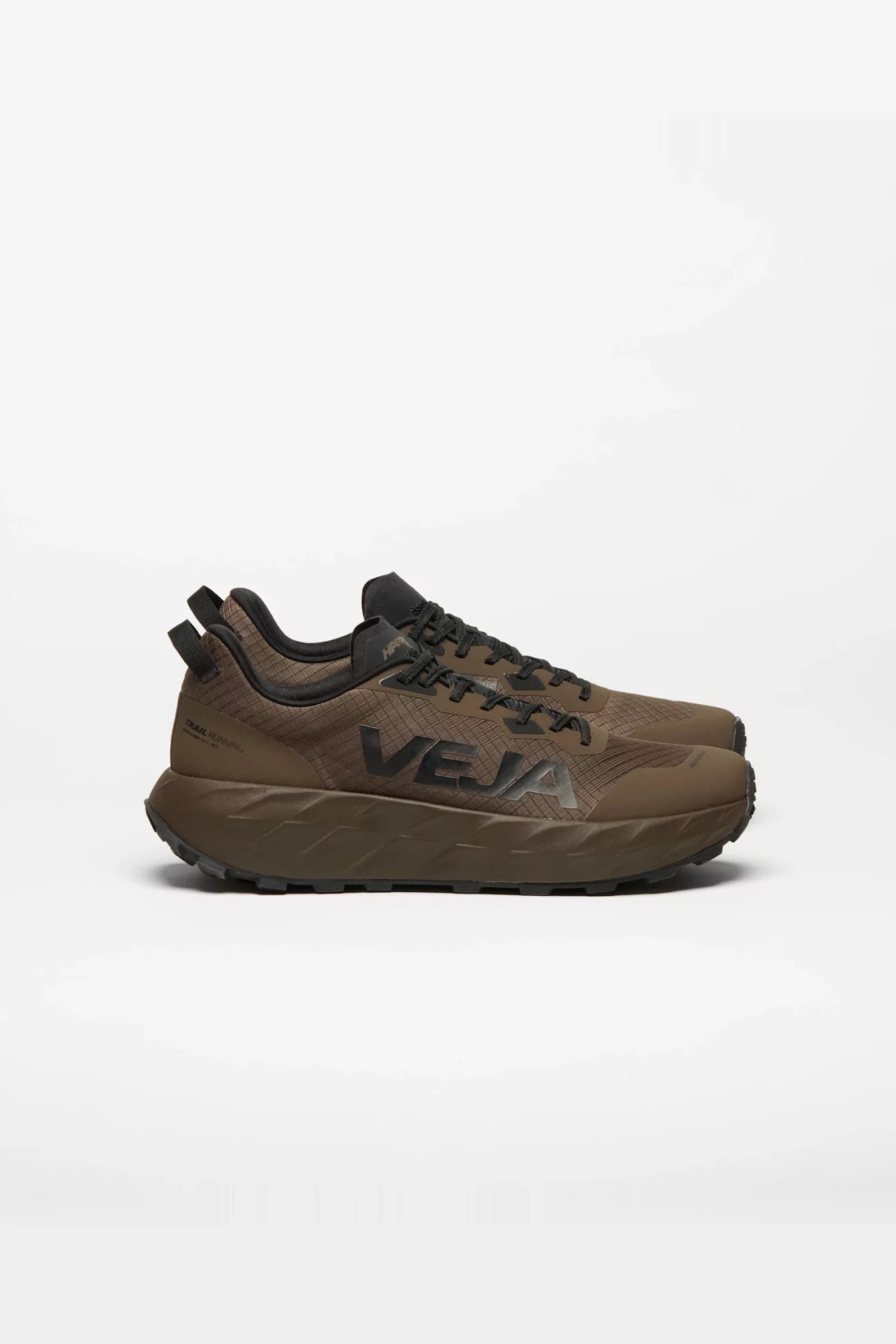 VEJA Harpie Trail Aeroshell – Eagle Black | Centre Commercial