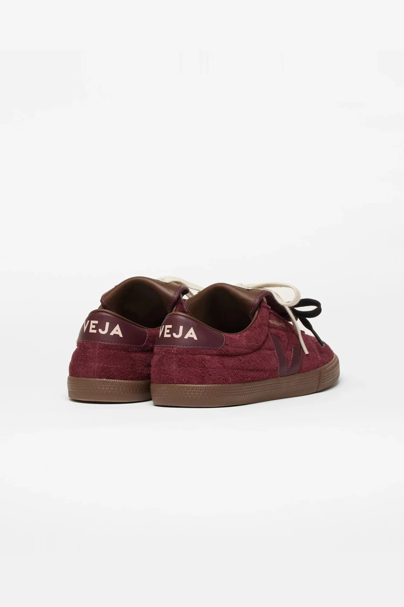 Panenka Suede Veja x Magliano Sneakers – Amarante | Centre Commercial