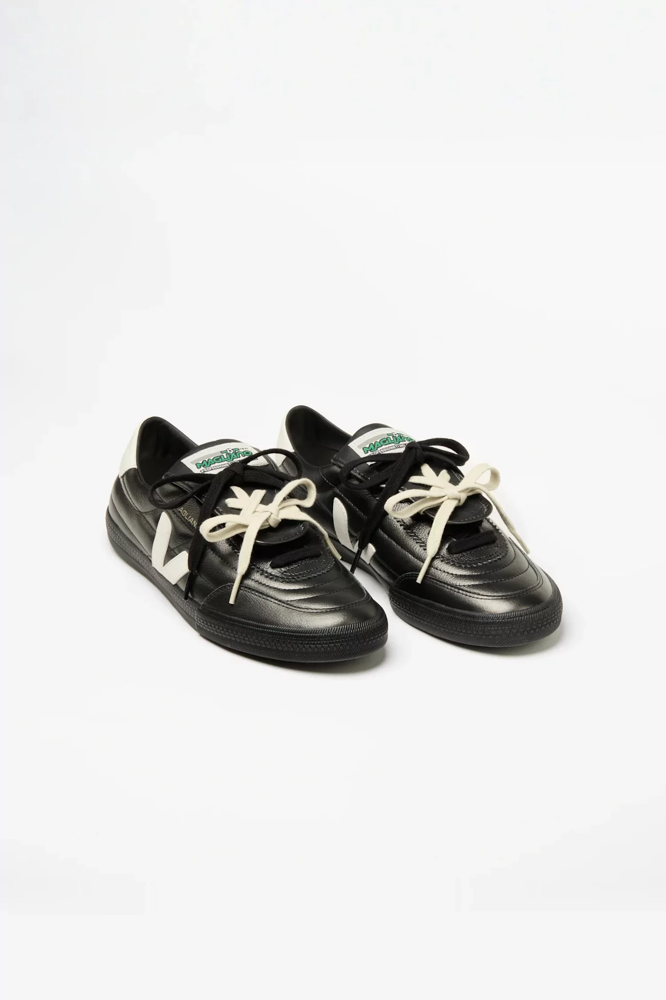 Baskets Panenka Leather Veja x Magliano – Titanium | Centre Commercial