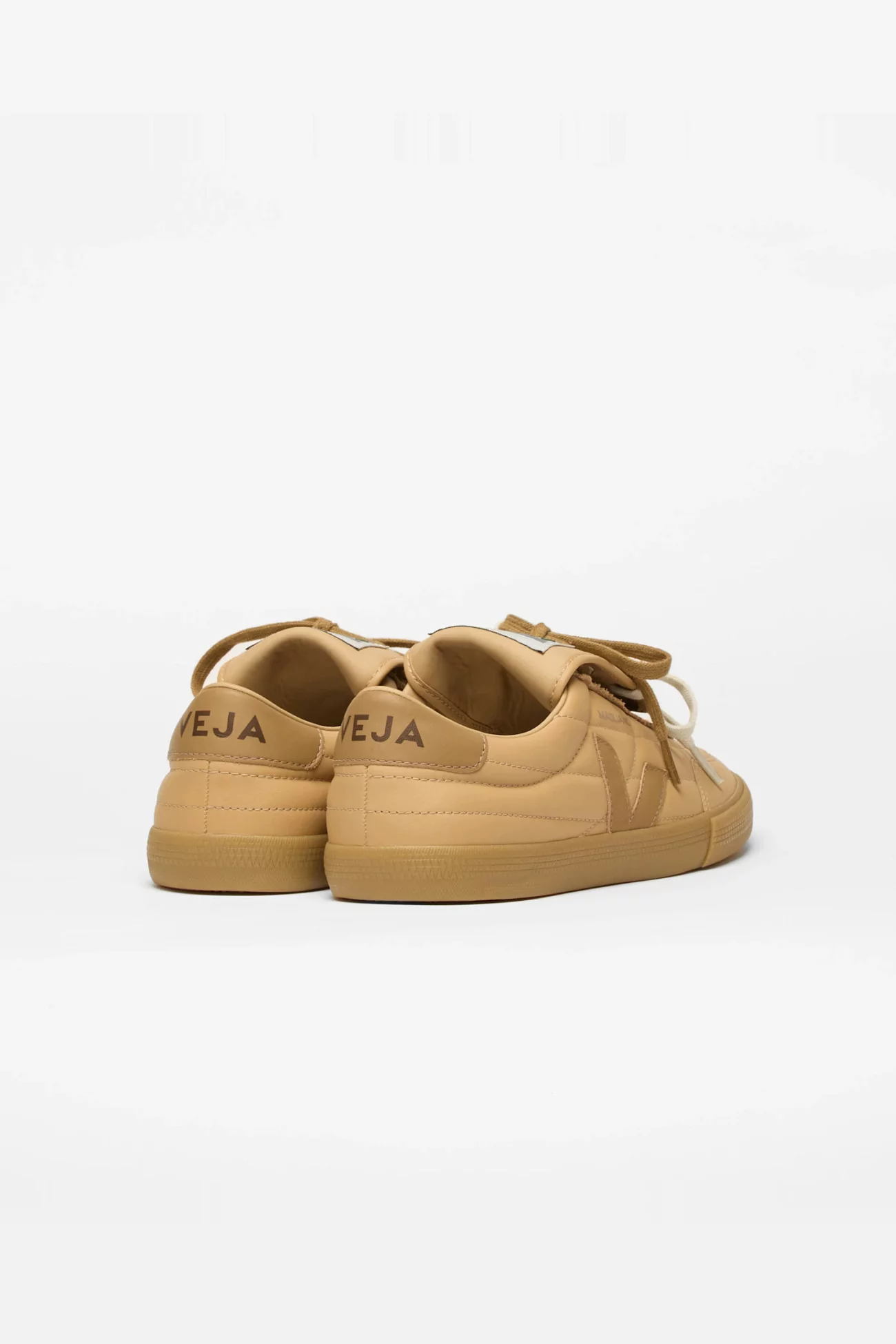 Baskets Panenka Leather Veja x Magliano – Taffy | Centre Commercial