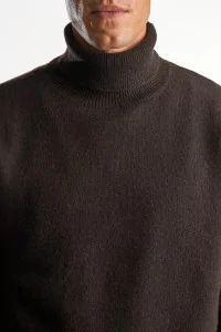 Recycled Cashmere Turtleneck – Dark Brown | Centre Commercial