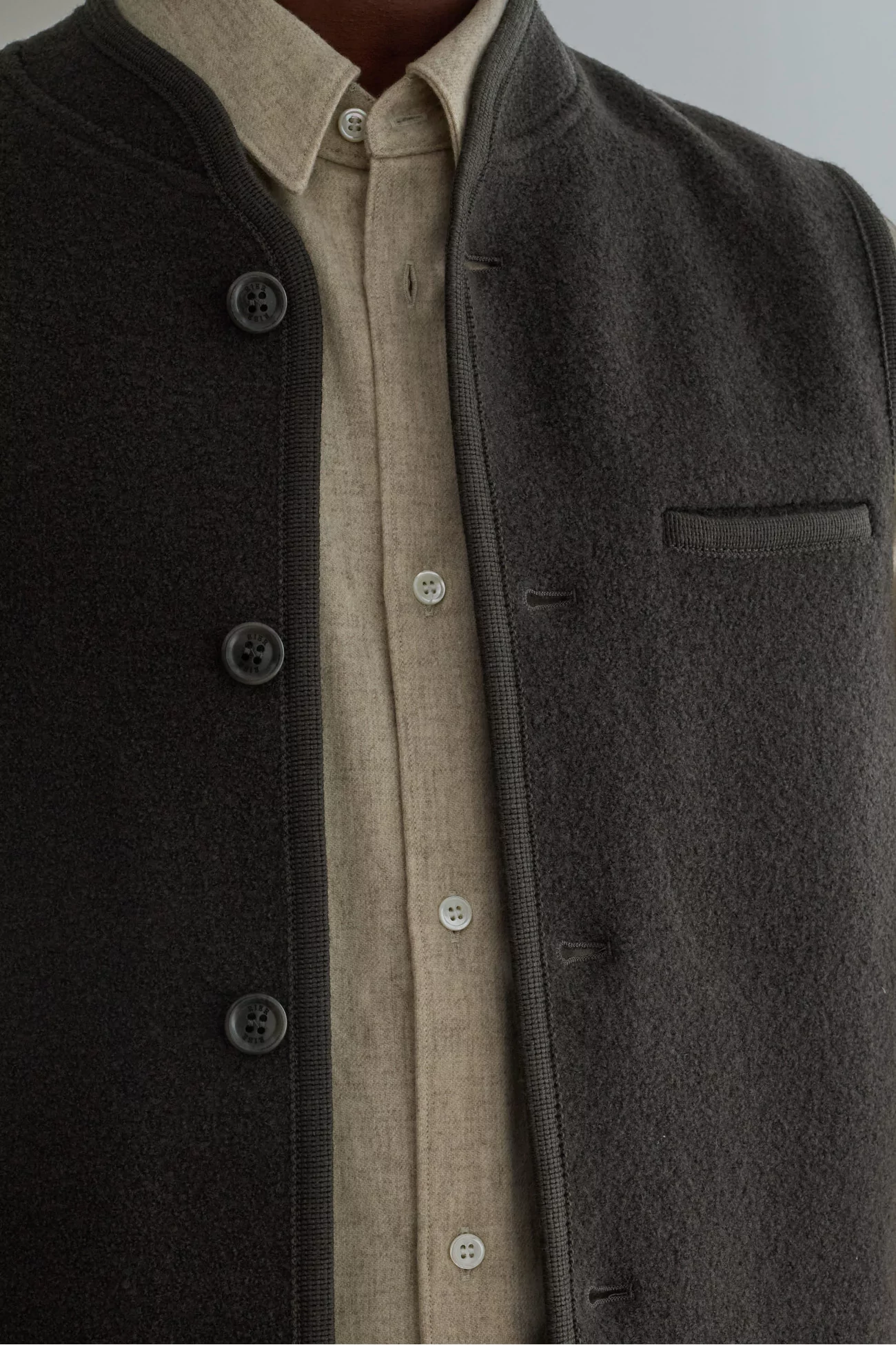 Gilet Homme Laine Feutrée Walker RIER – Zinc Felted | Centre Commercial