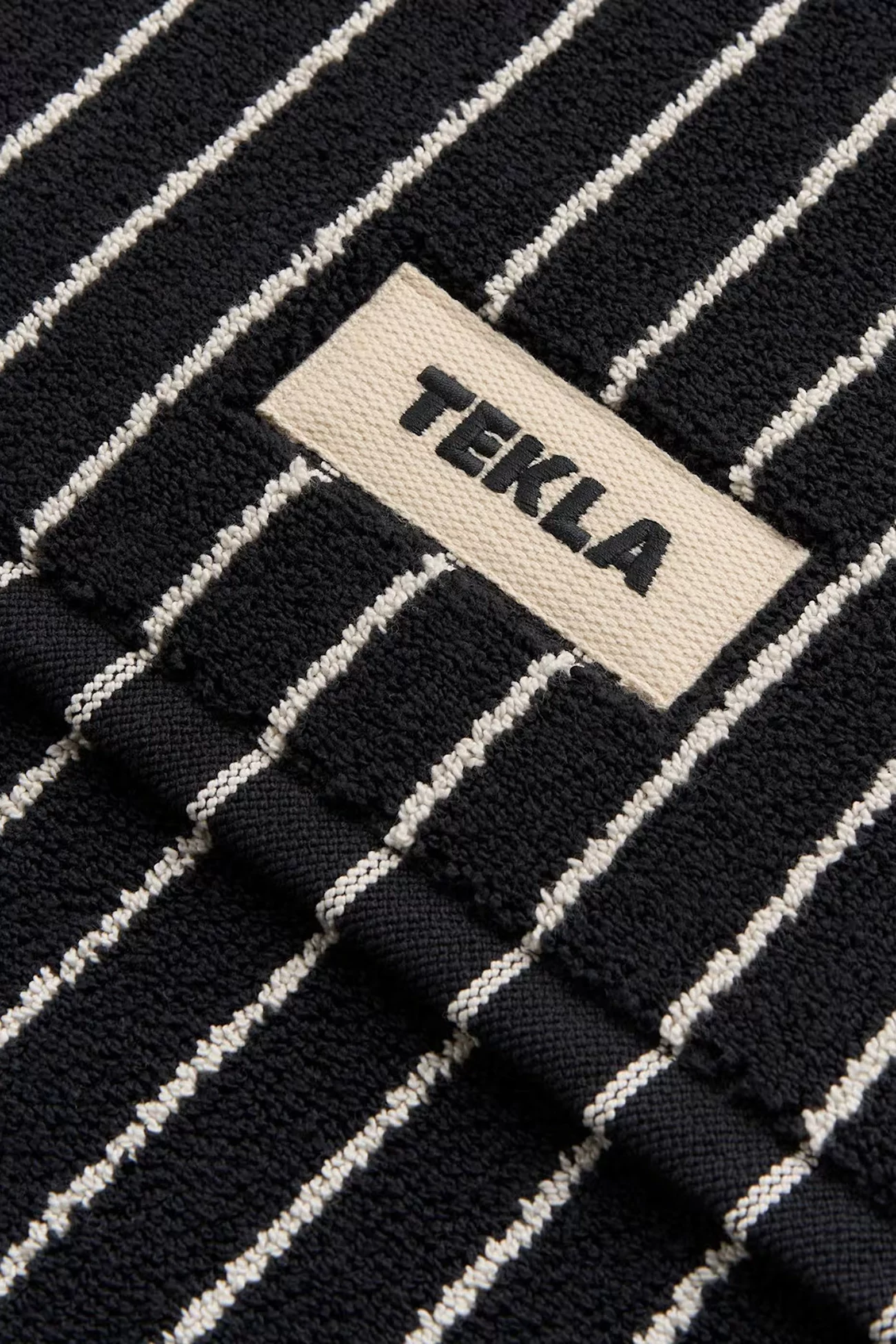 Tapis de Bain Coton Bio Tekla – Black Stripes | Centre Commercial