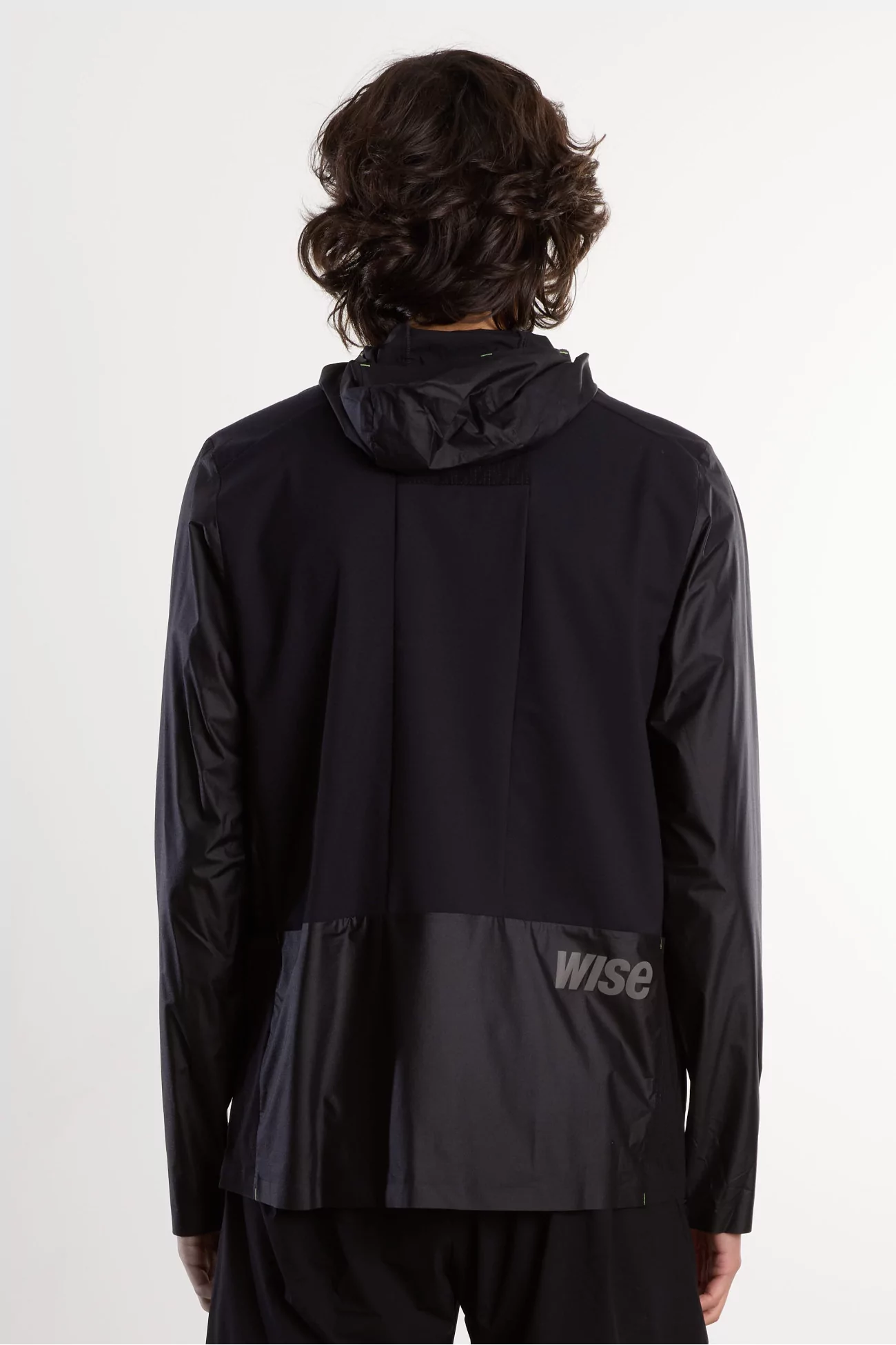 Veste Trail Homme WISE Thermalshell 222 – Black | Centre Commercial